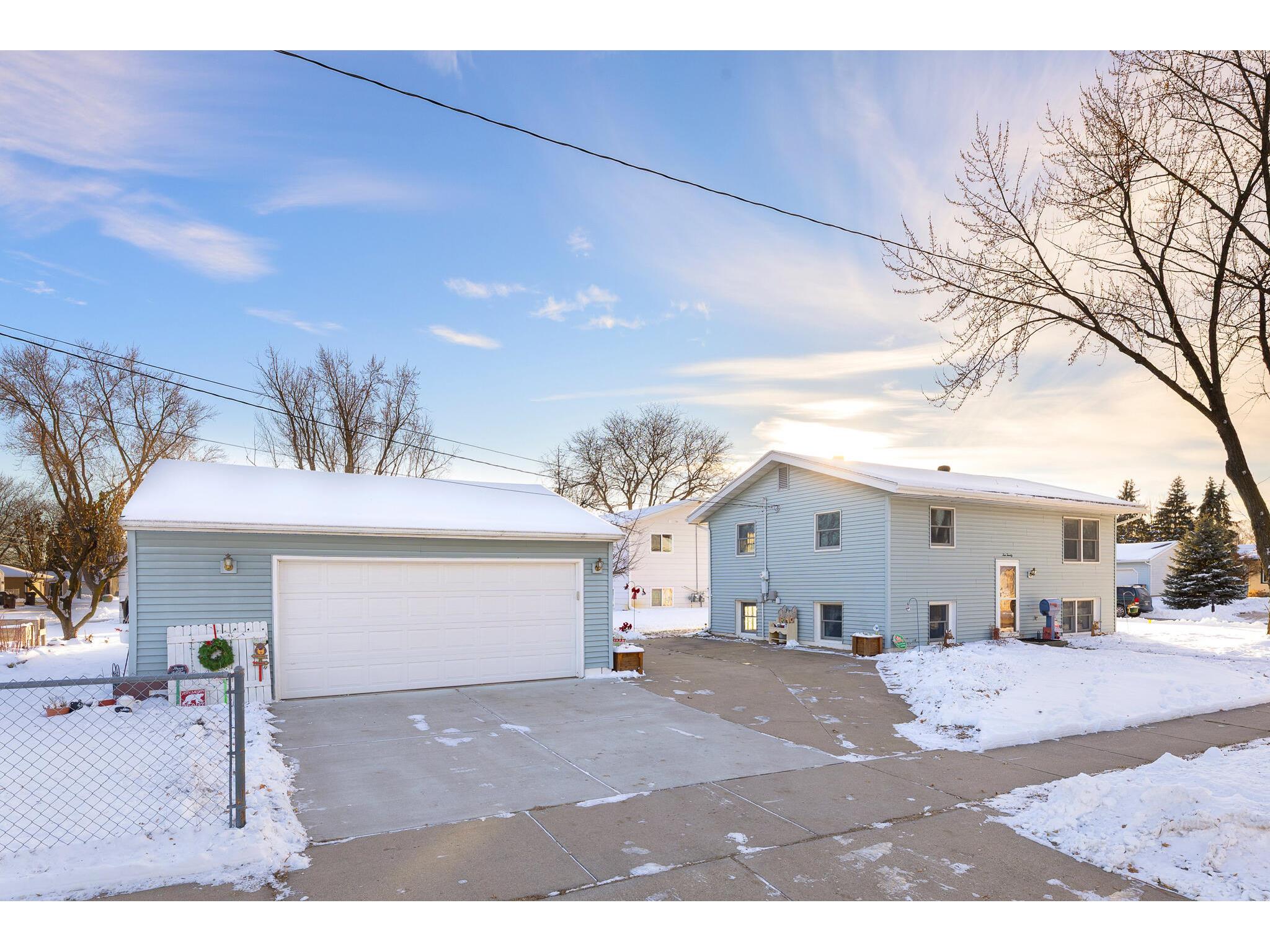 1020 Lake Onalaska WI 54650 1942095 image1