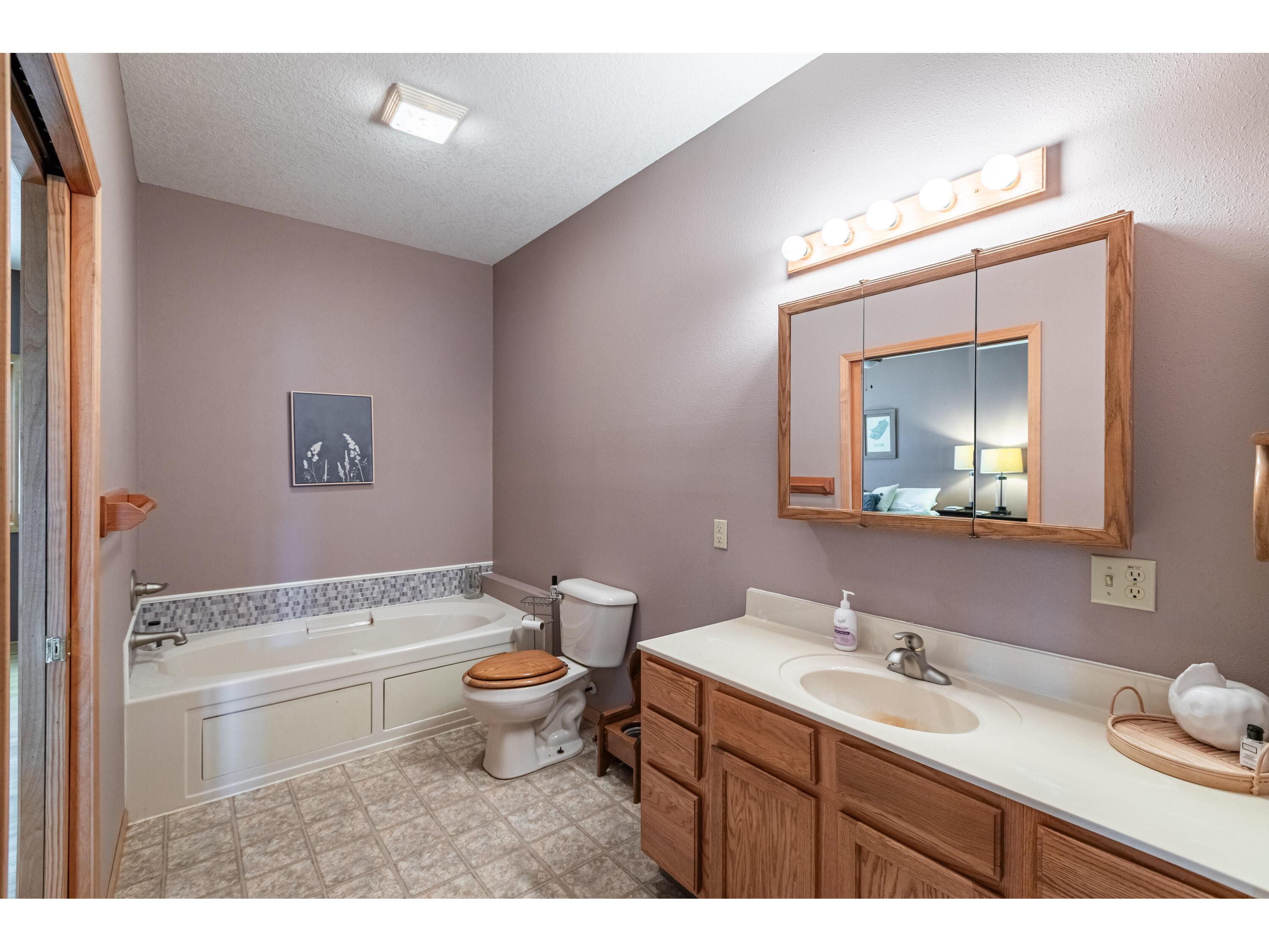 10235 Tavern Clayton WI 54655 1955581 image12