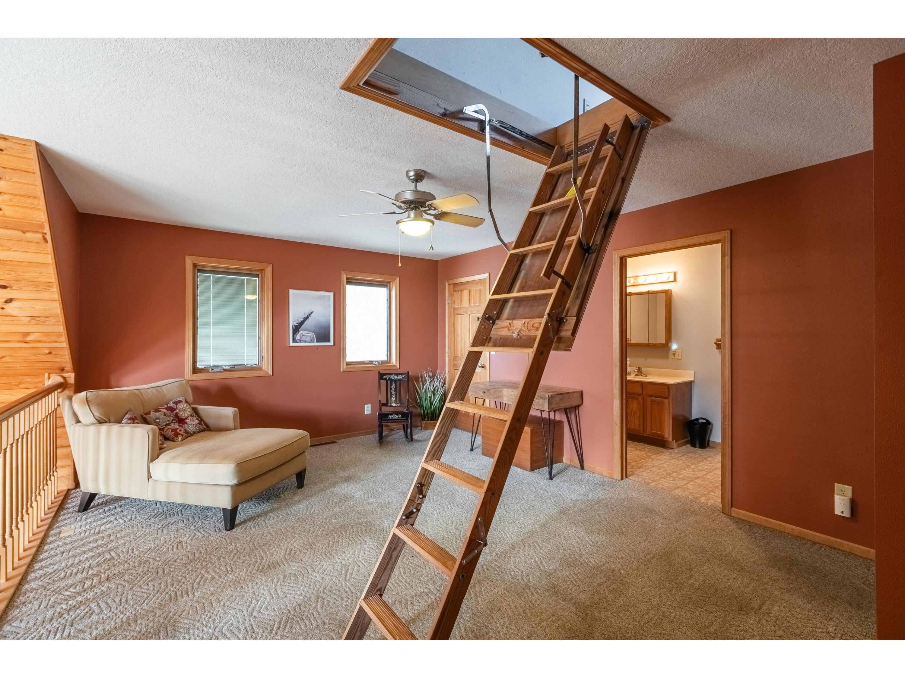 10235 Tavern Clayton WI 54655 1955581 image15