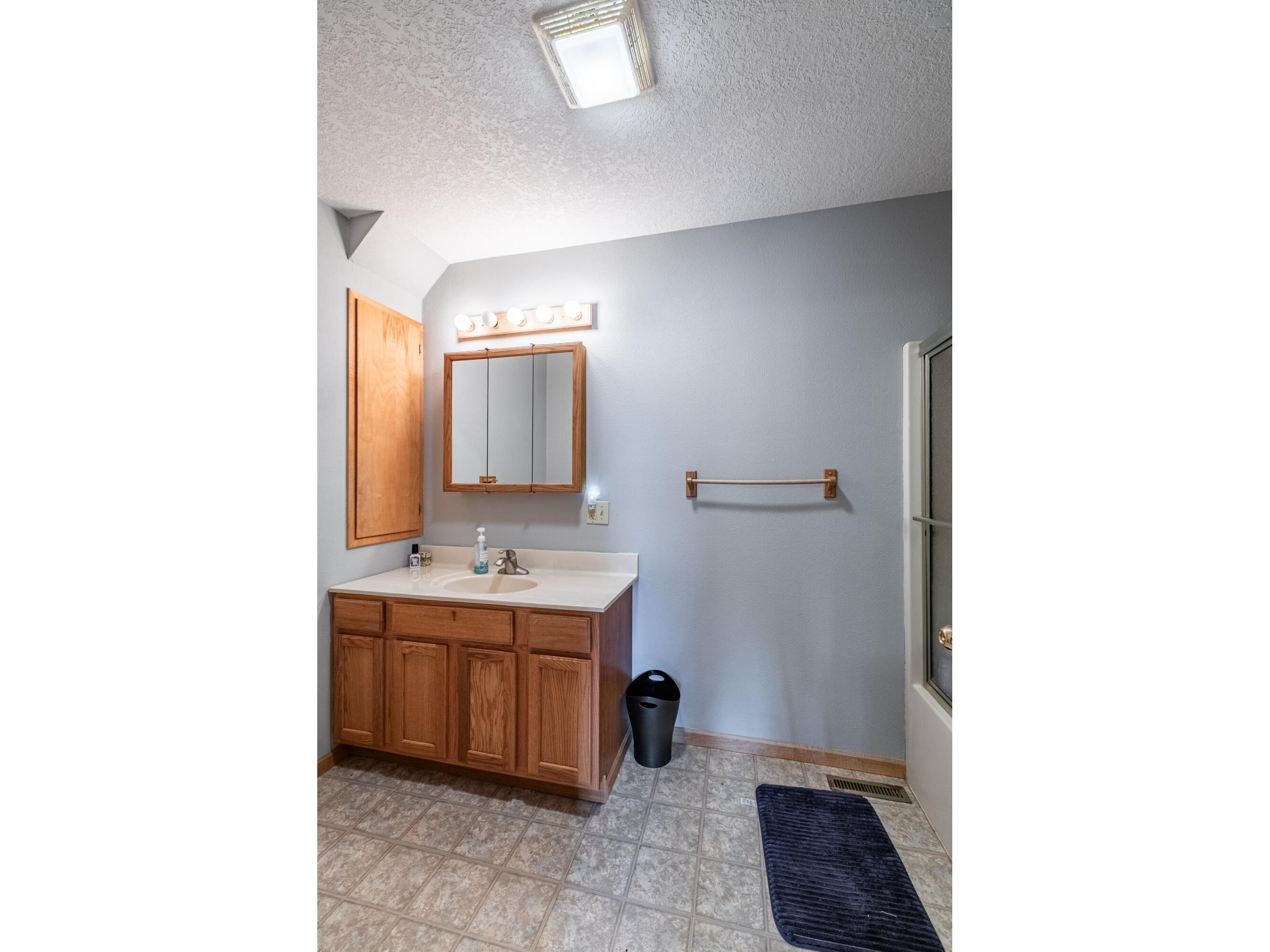 10235 Tavern Clayton WI 54655 1955581 image17