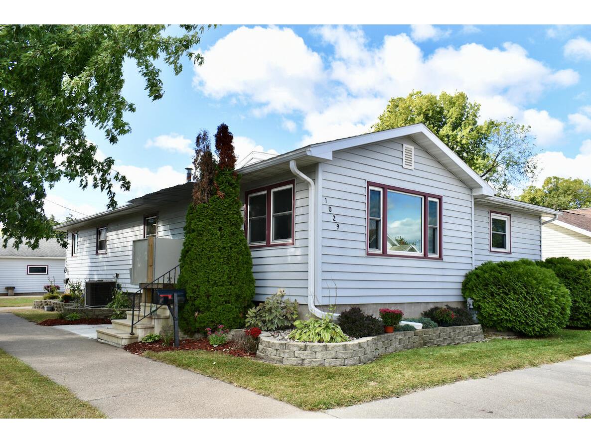 1029 8th St E, Winona, MN 55987 MLS 1814397 Edina Realty