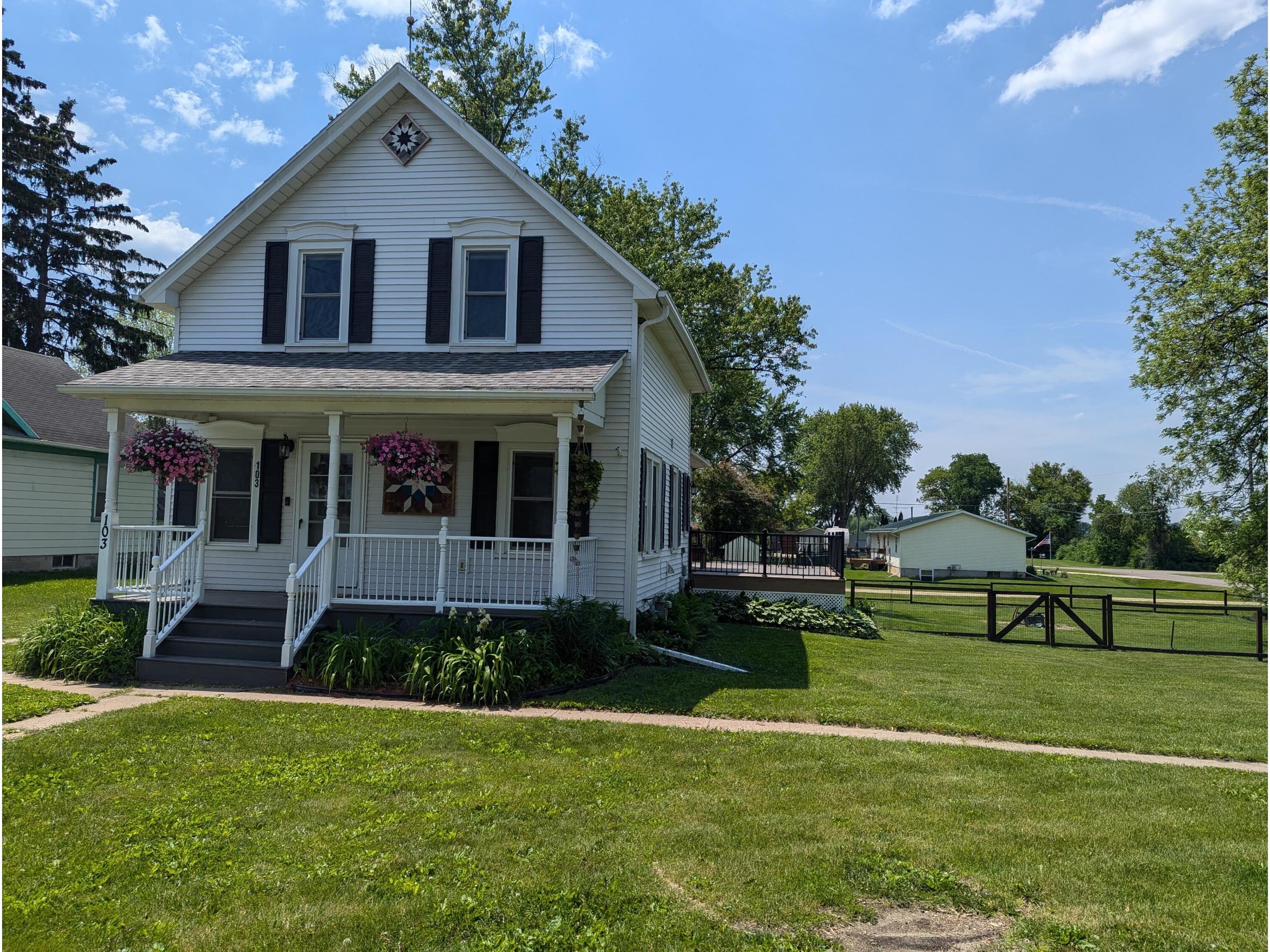 103 Oak Rockland WI 54653 1921103 image1