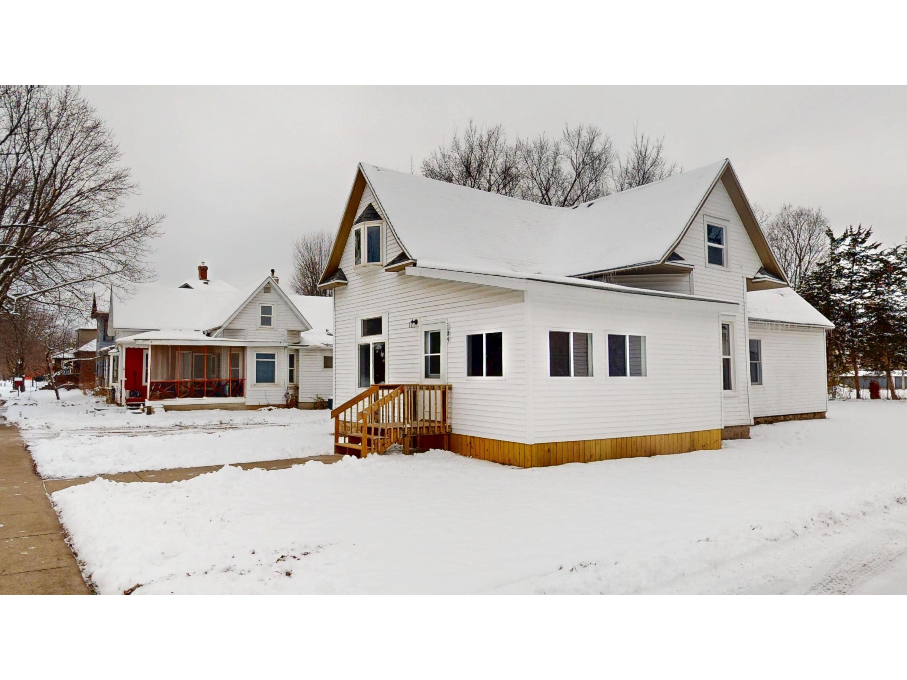 104 W 5th Cochrane WI 54622 1944500 image1