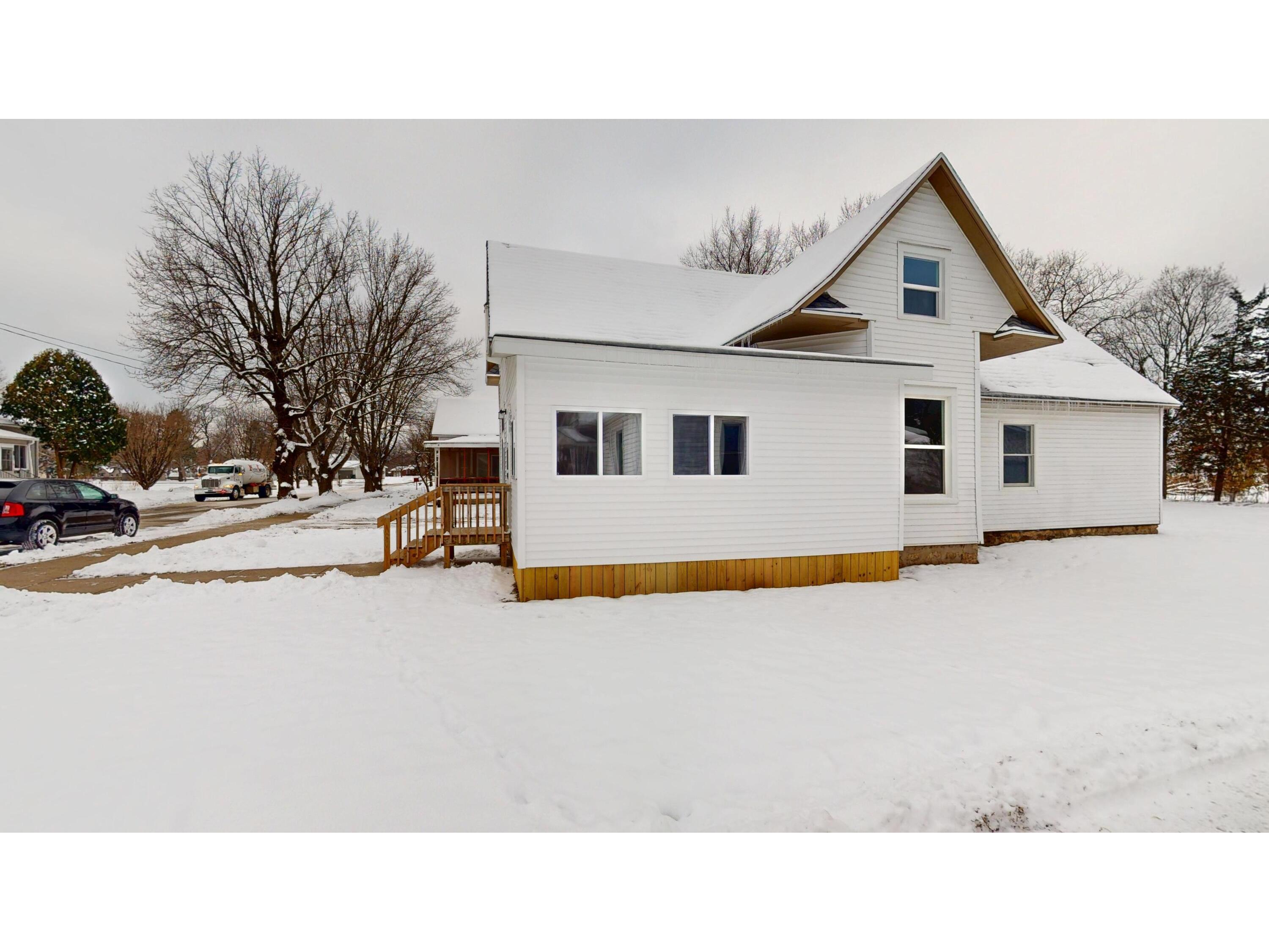 104 W 5th Cochrane WI 54622 1944500 image40