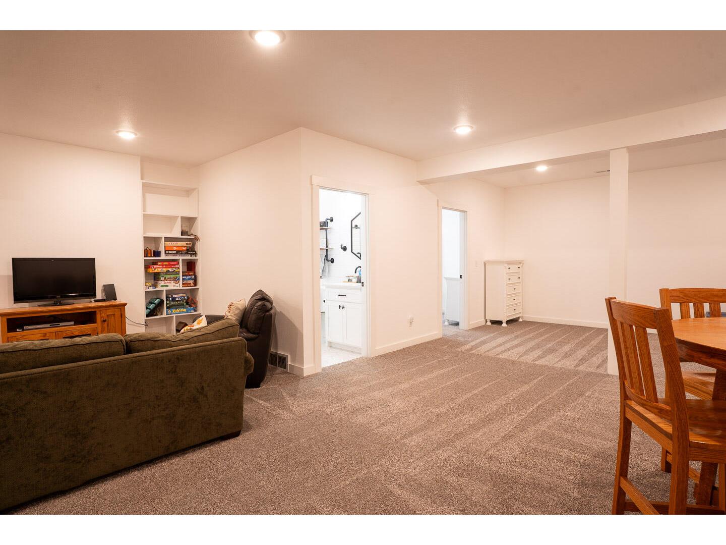 1043 John West Salem WI 54669 1948355 image25