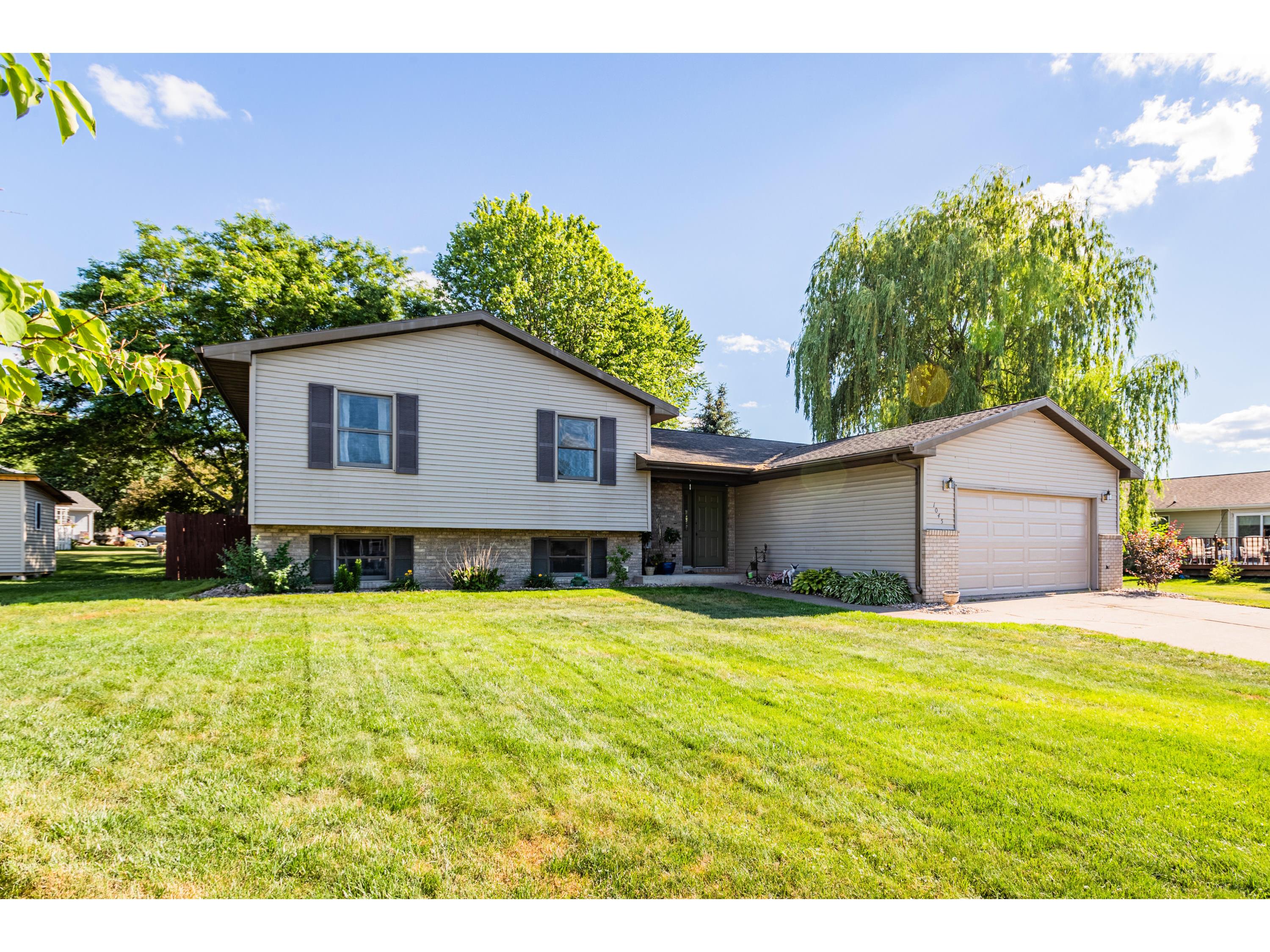 1045 Robin Ct, West Salem, WI 54669 MLS 1746939 Edina Realty