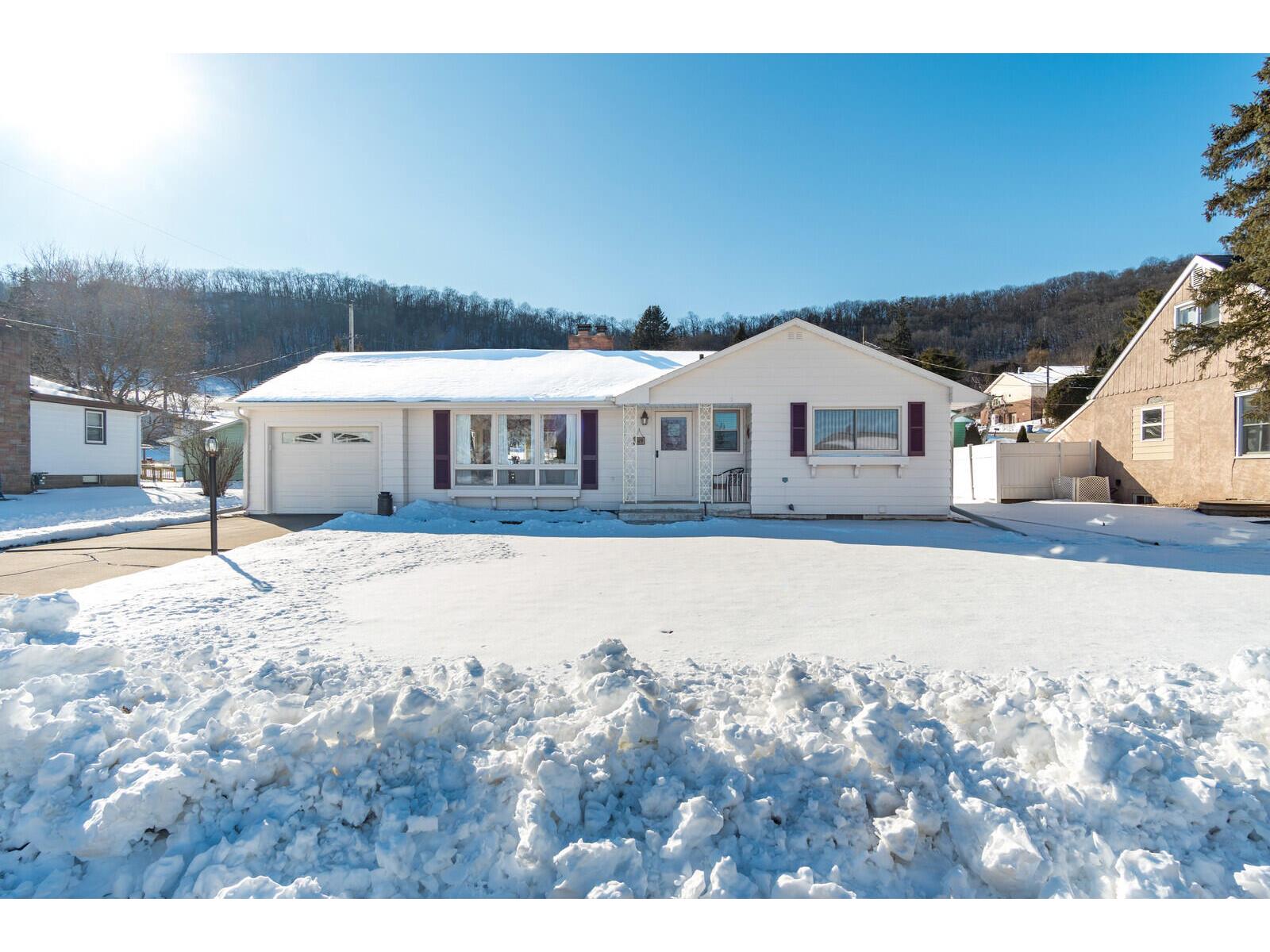 109 Hill La Crescent MN 55947 1951895 image1