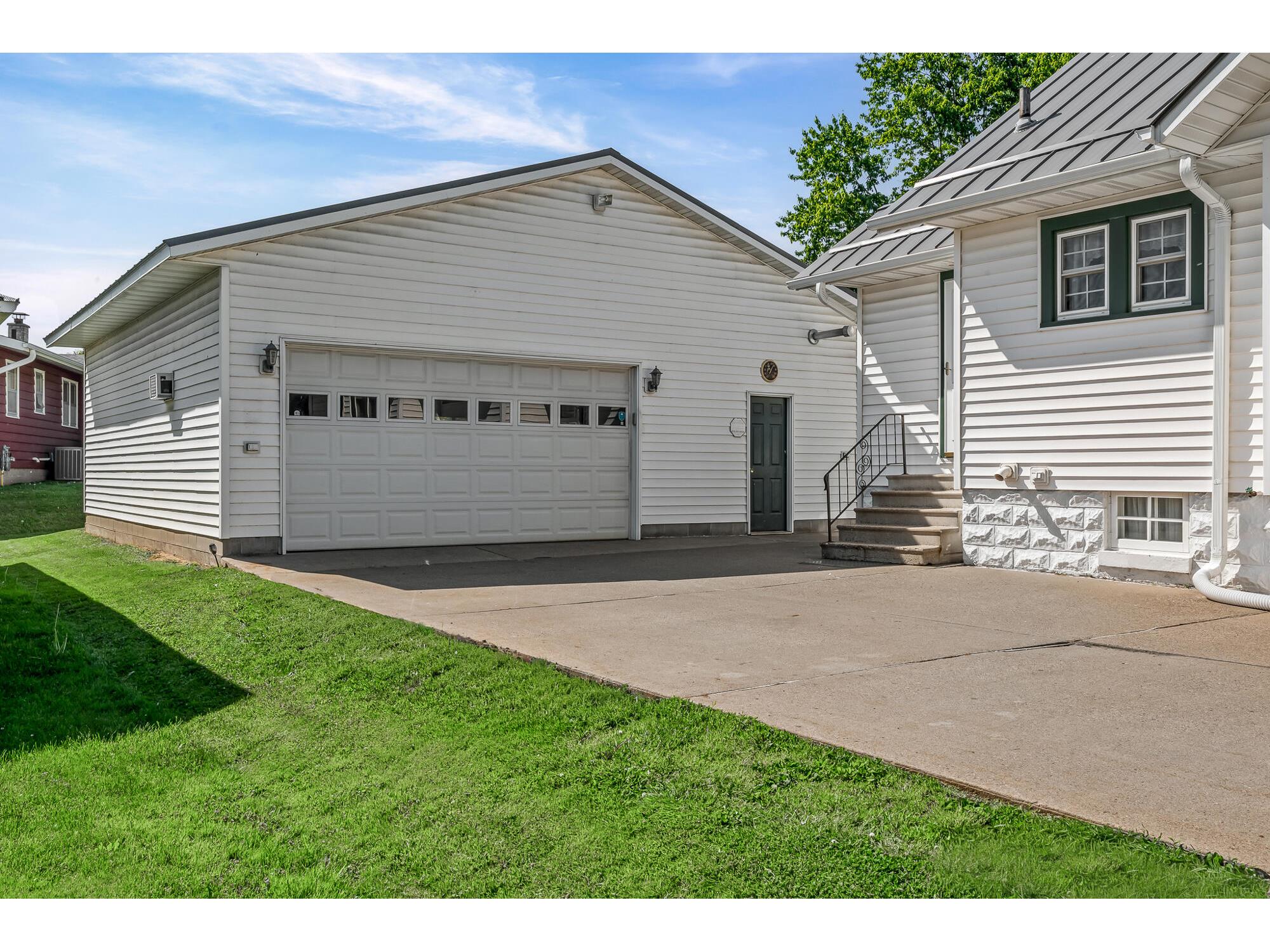 109 N Madison Arcadia WI 54612 1964925 image26