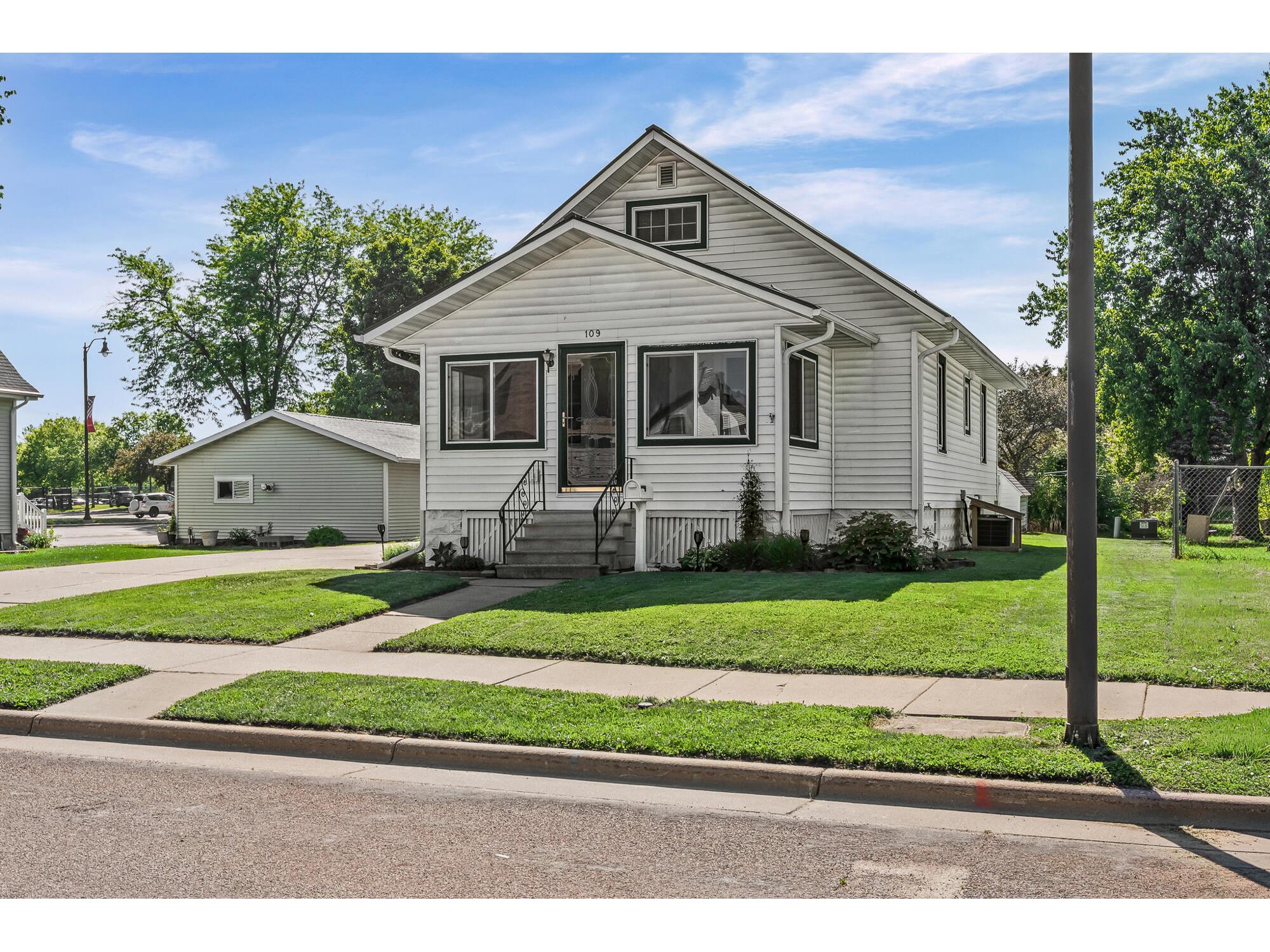 109 N Madison Arcadia WI 54612 1964925 image3