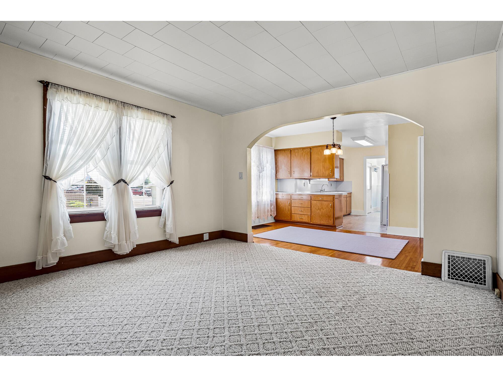 109 N Madison Arcadia WI 54612 1964925 image6