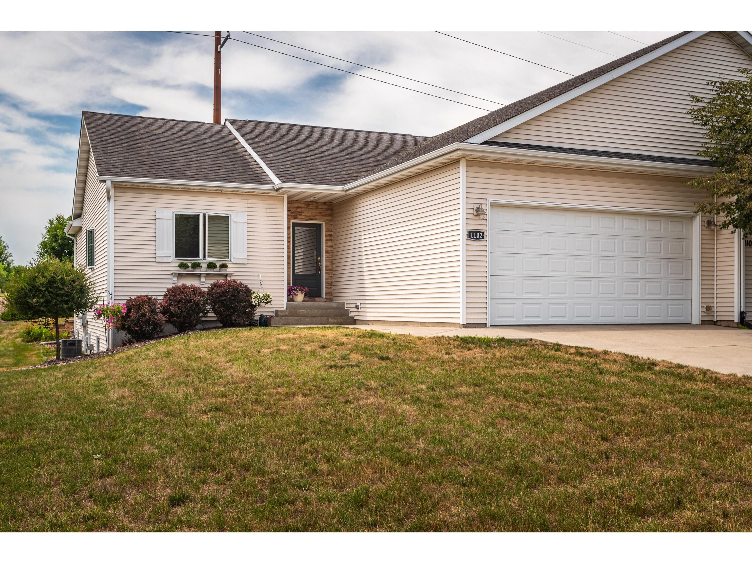 1102 Rolling Oaks Onalaska WI 54650 1842121 image1