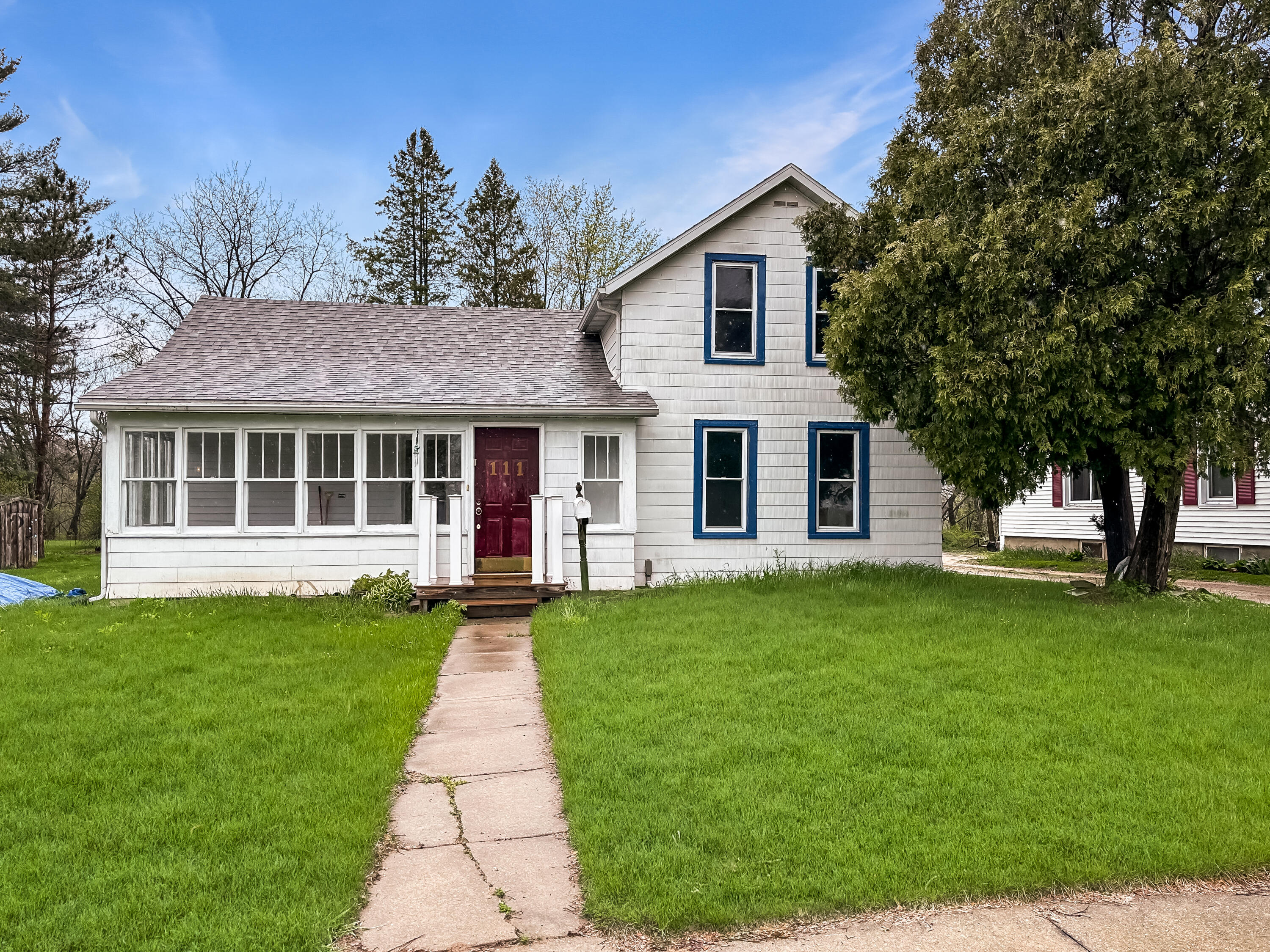 111 Royal Elroy WI 53929 1873910 image1