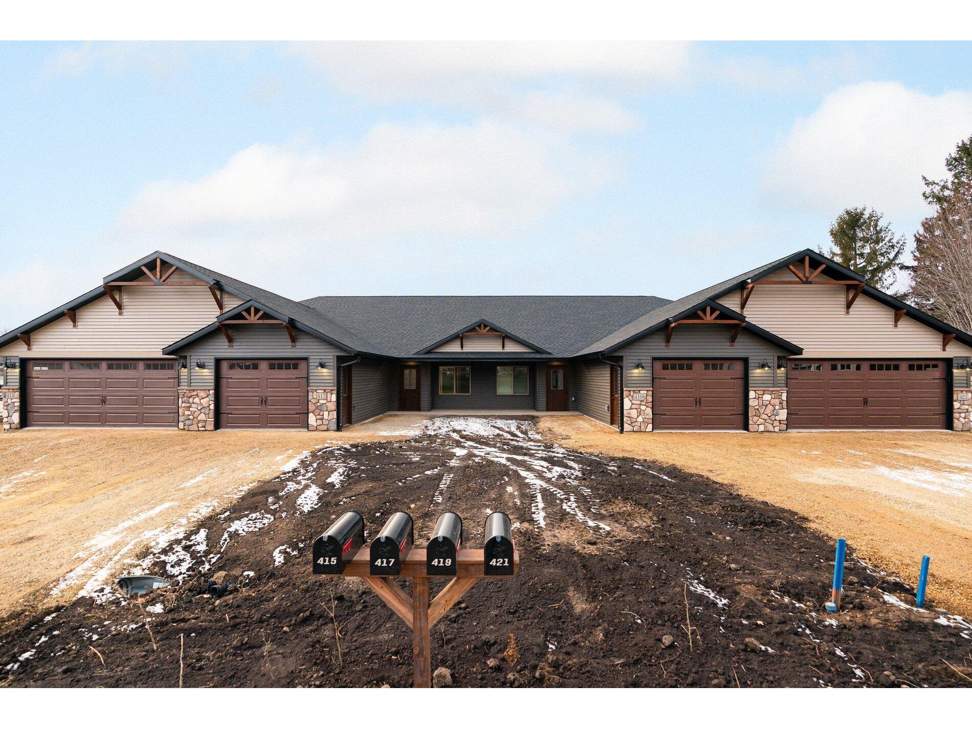 114 W York Viola WI 54664 1916416 image1