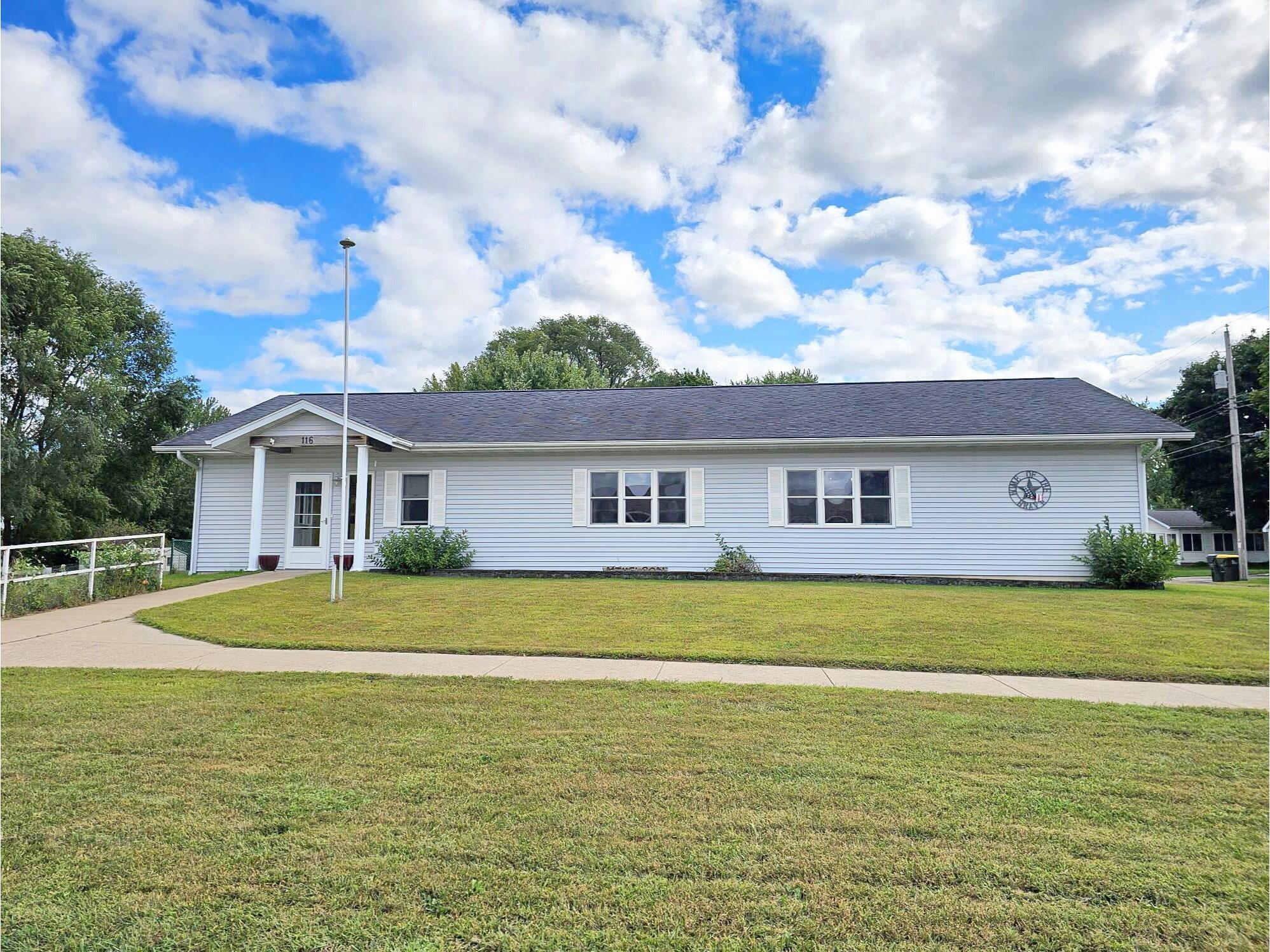 116 E Broadway Prairie Du Chien WI 53821 1934091 image1