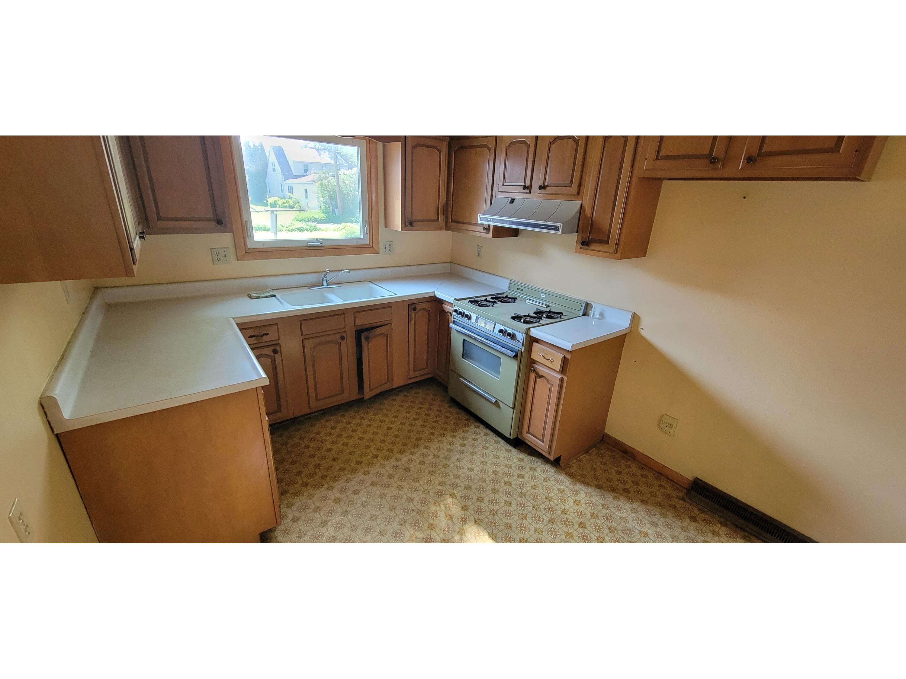 1206 F Charles City IA 50616 1840014 image1