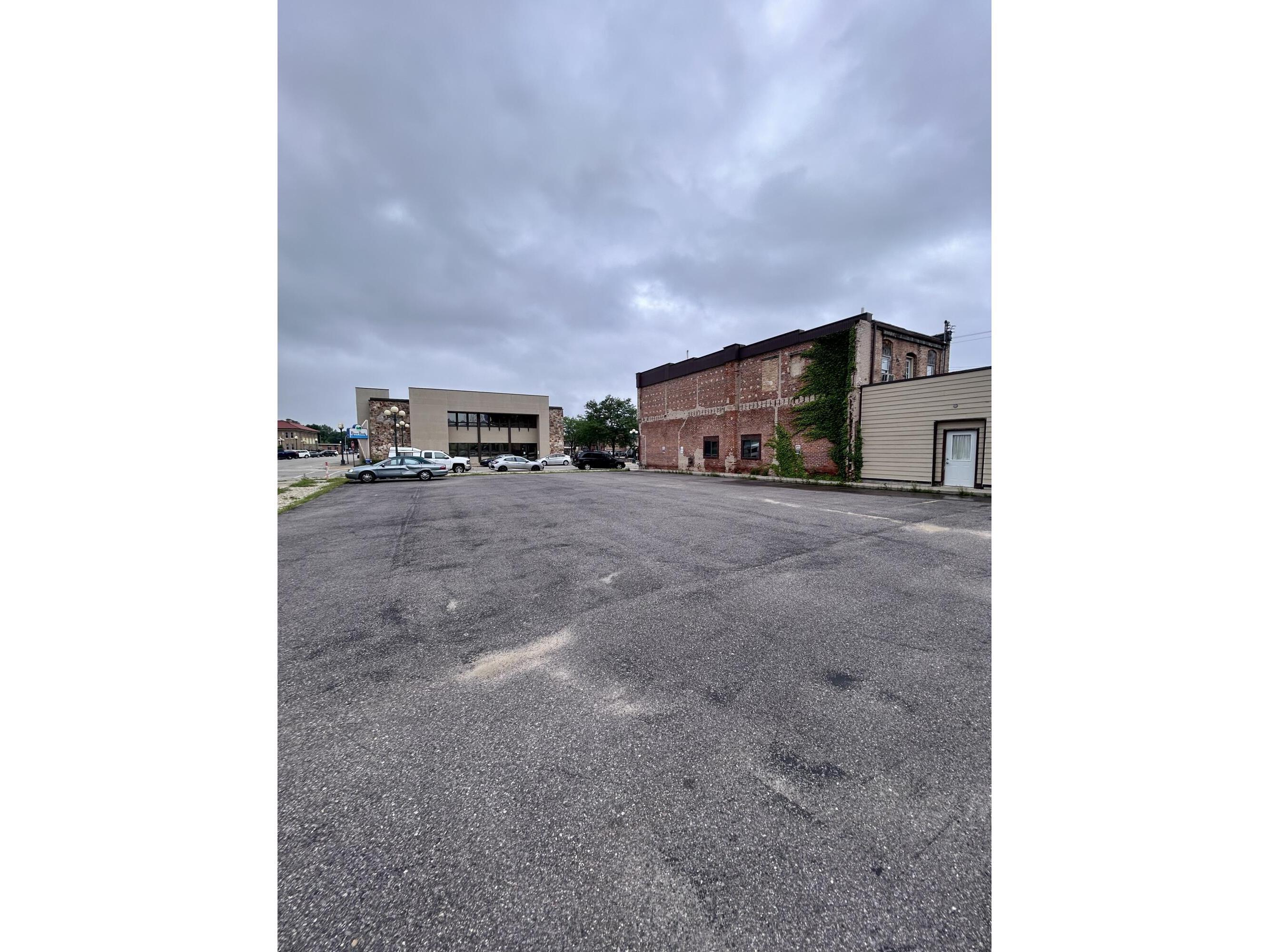 121 123 W Oak Sparta WI 54656 1931319 image1