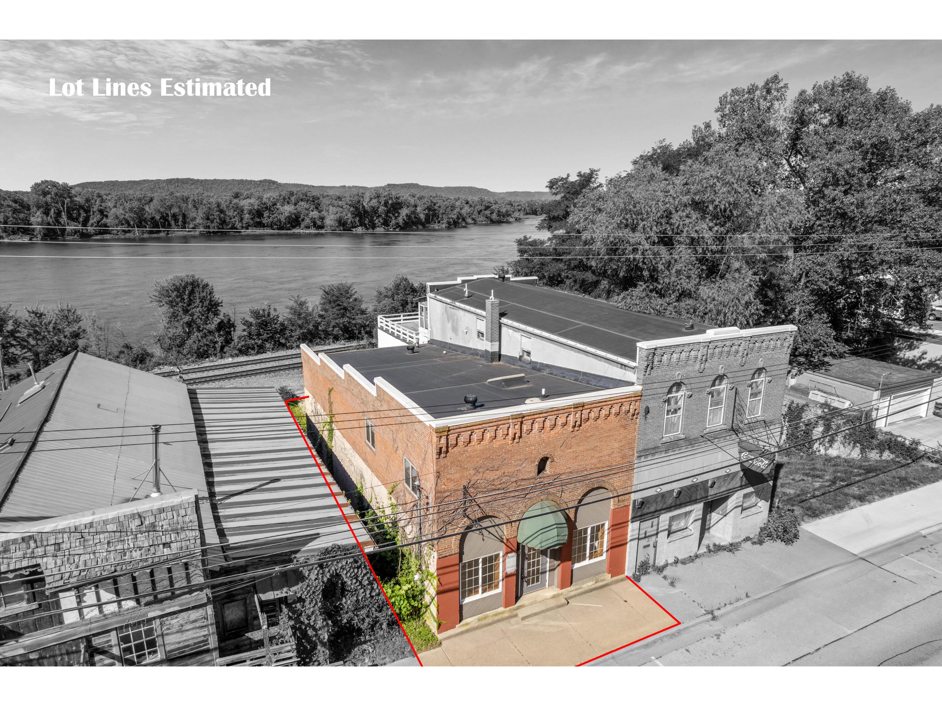 121 S Main Fountain City WI 54629 1932624 image1