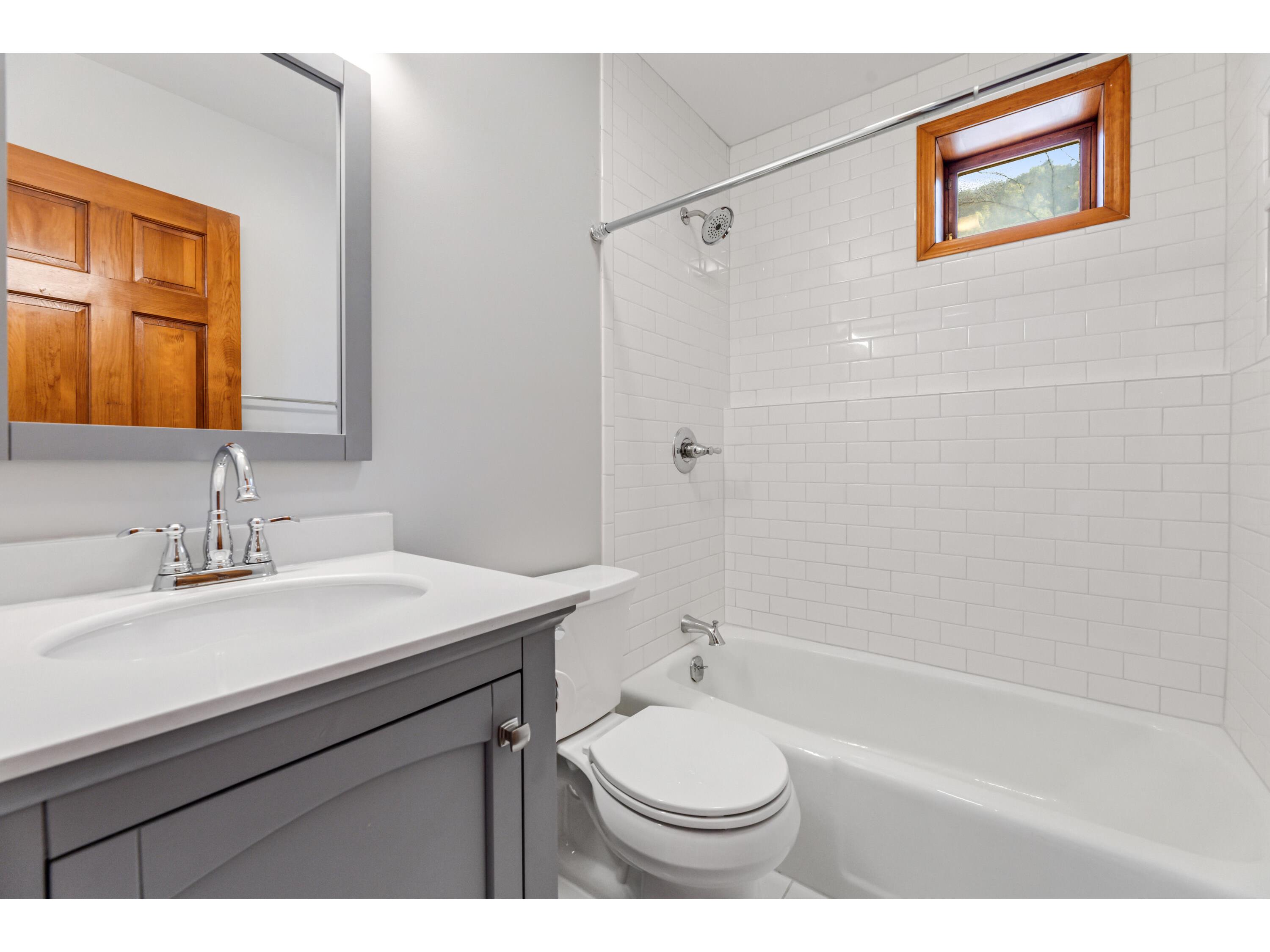 121 S Main Fountain City WI 54629 1932638 image12