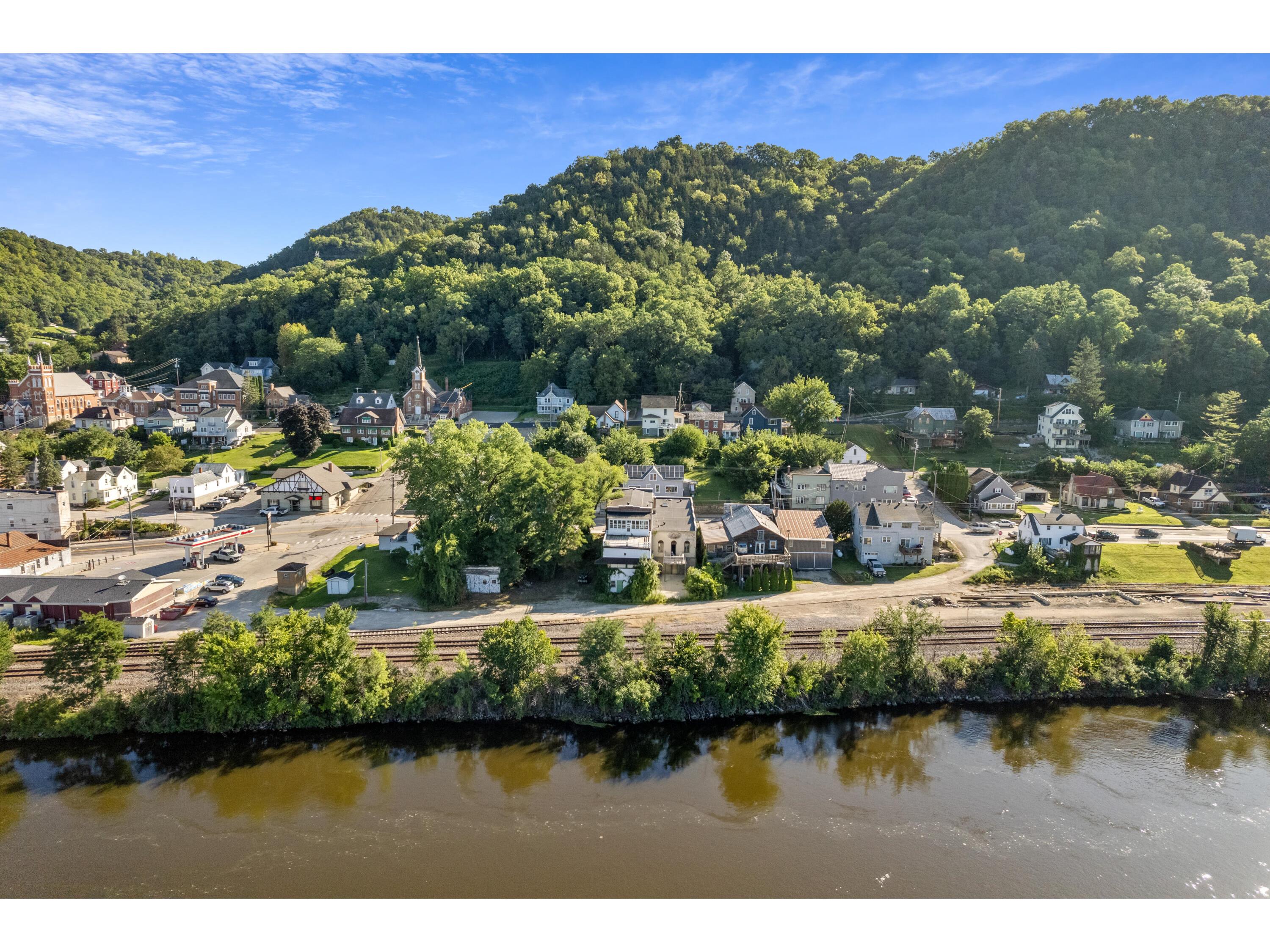 121 S Main Fountain City WI 54629 1932638 image24