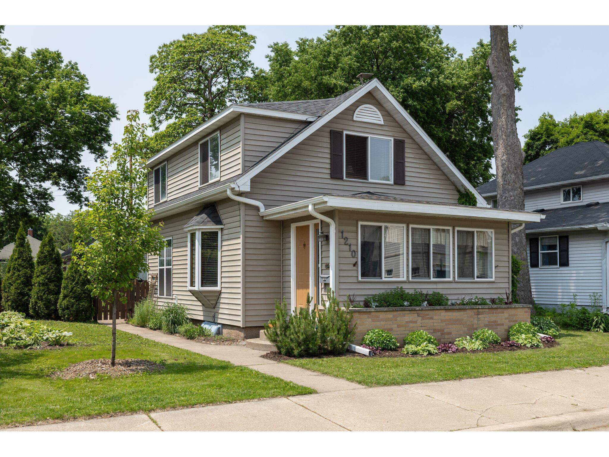 1210 East La Crosse WI 54601 1920712 image1