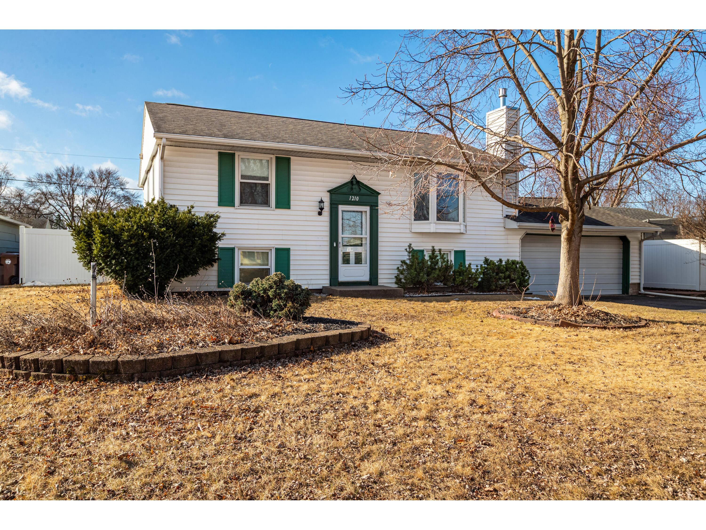 1210 Green Onalaska WI 54650 1911363 image1