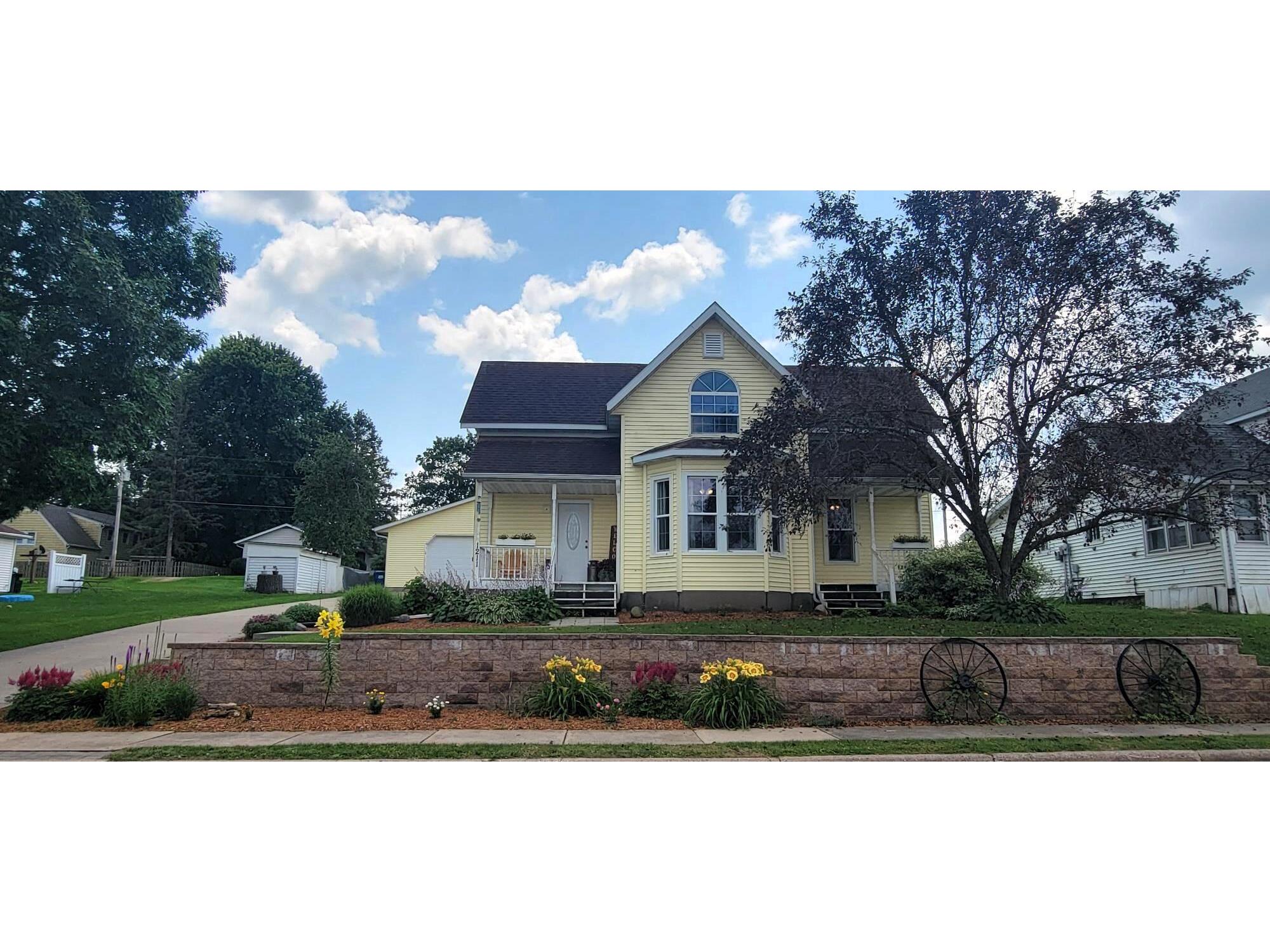 1211 Cardinal Bangor WI 54614 1938875 image1