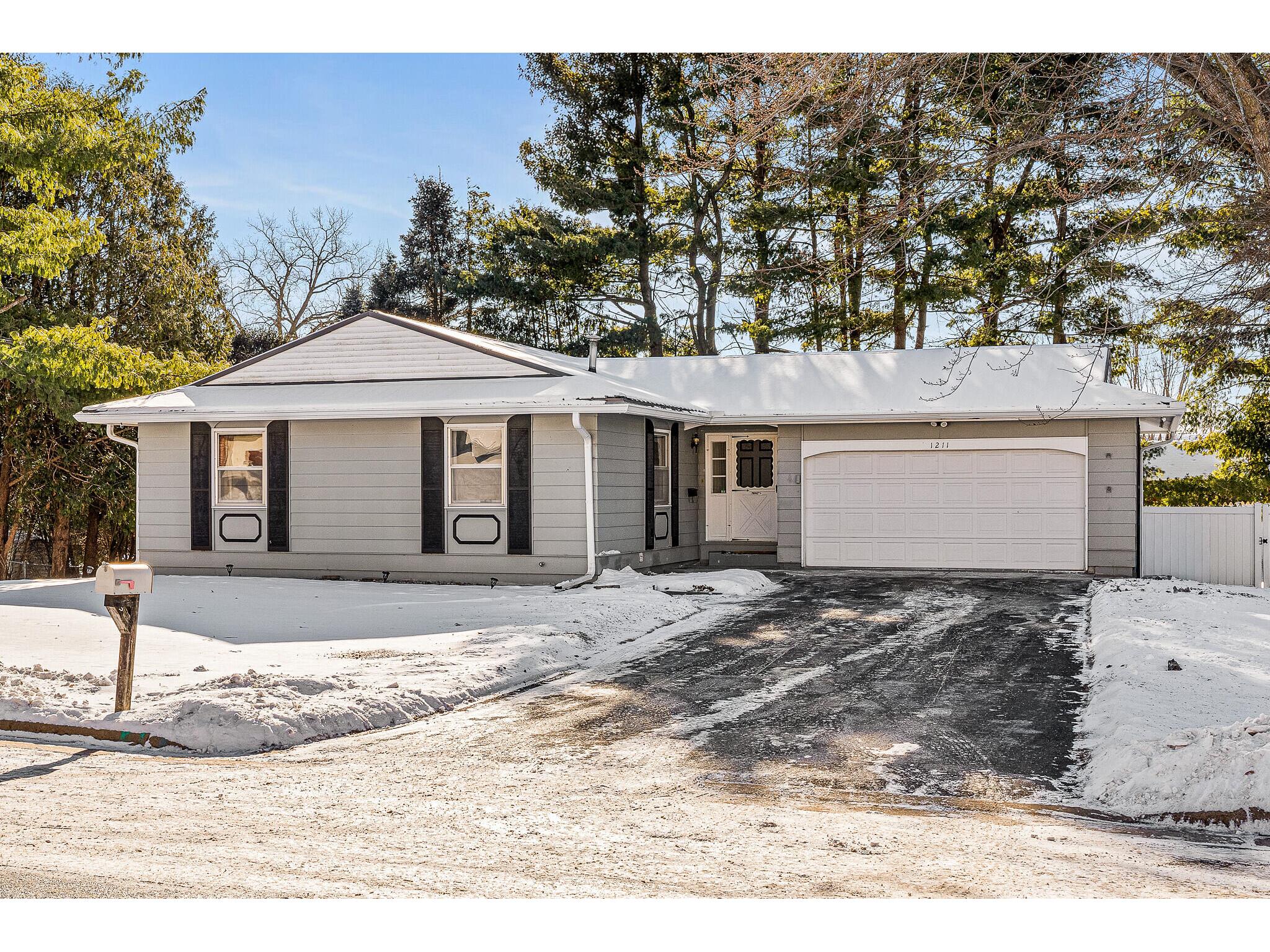 1211 W Circle Sparta WI 54656 1948905 image1