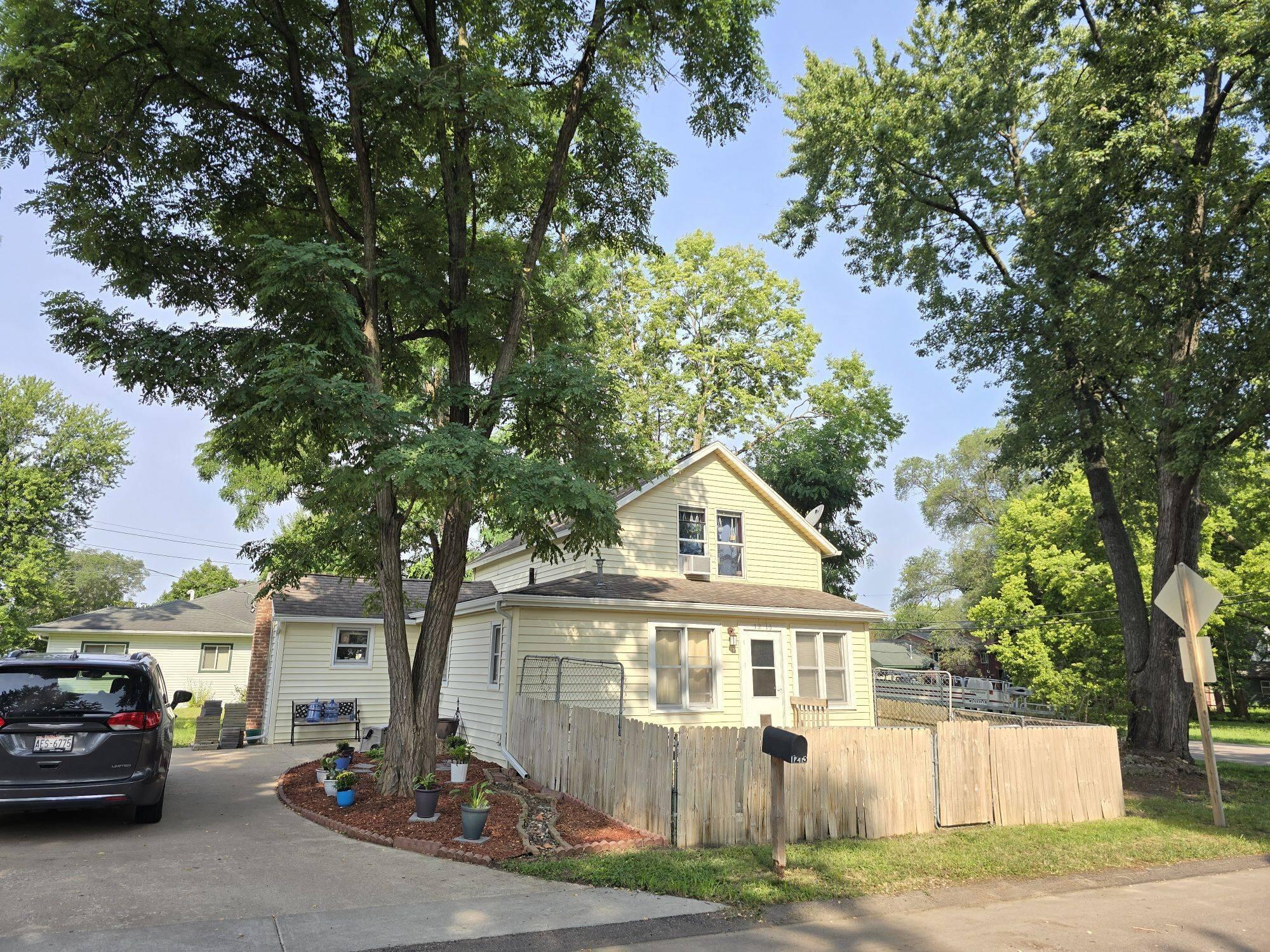 1213 Caroline Campbell WI 54603 1885557 image1