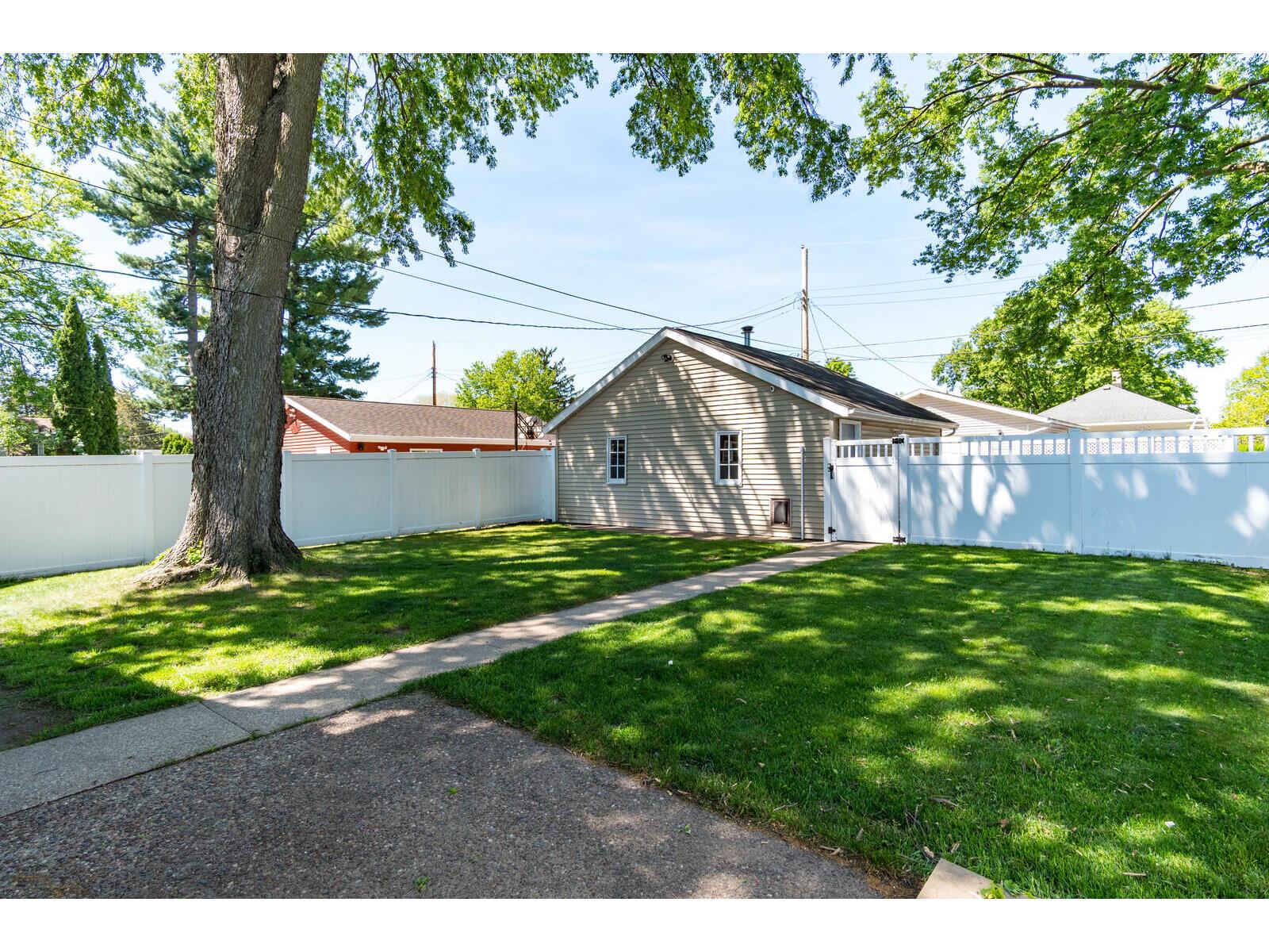 1216 East La Crosse WI 54601 1963276 image25