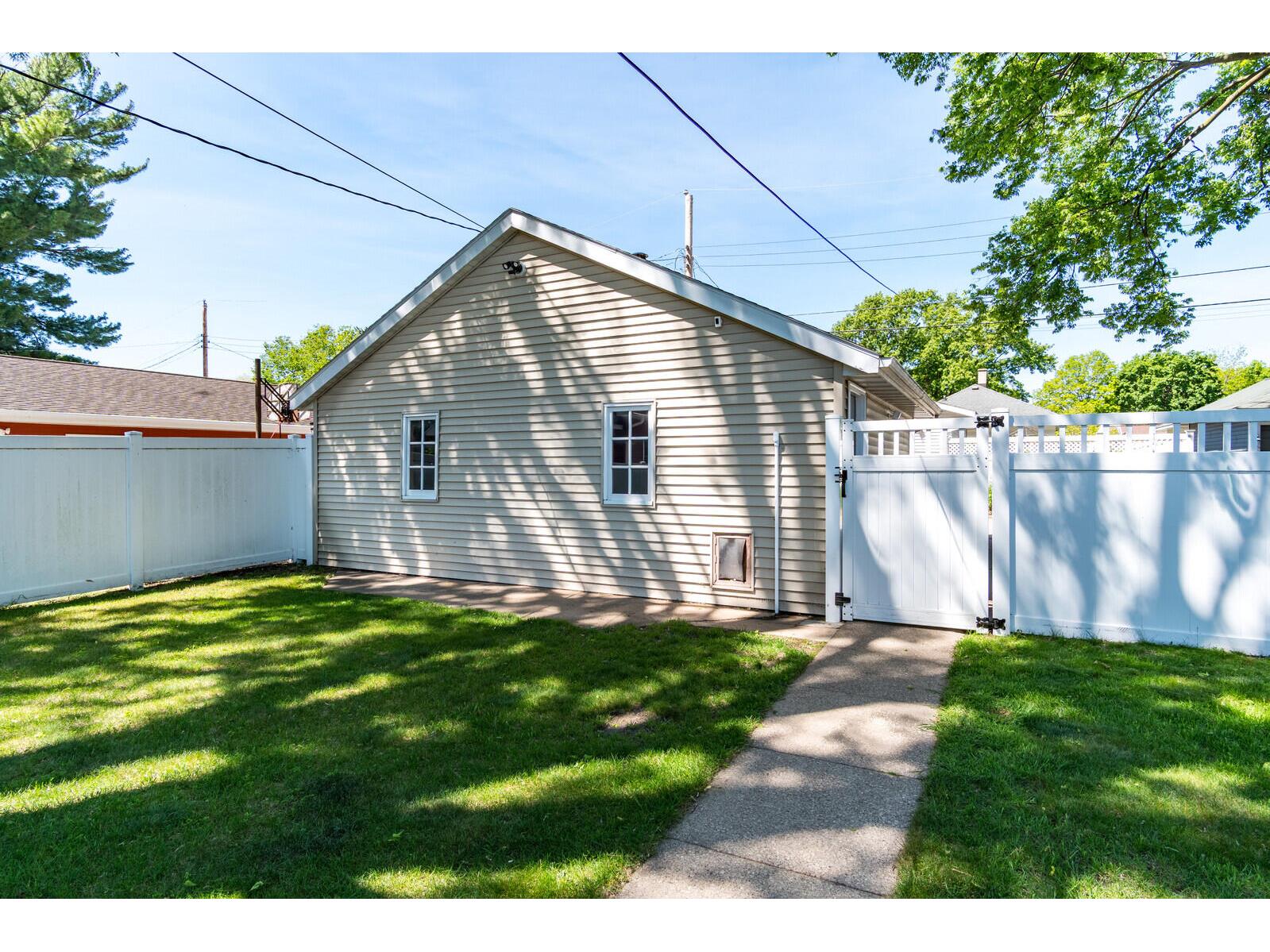 1216 East La Crosse WI 54601 1963276 image26