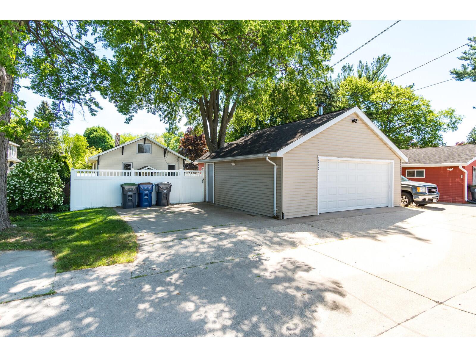 1216 East La Crosse WI 54601 1963276 image27