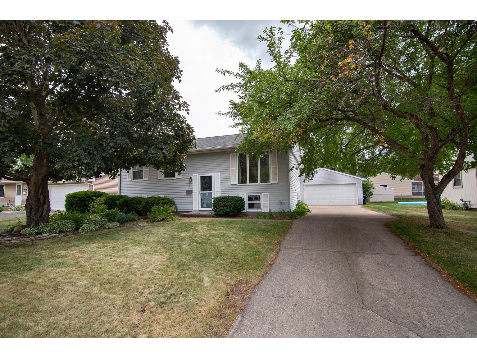 1216 La Crosse St, Onalaska, WI, 54650 MLS 1746168 Edina Realty