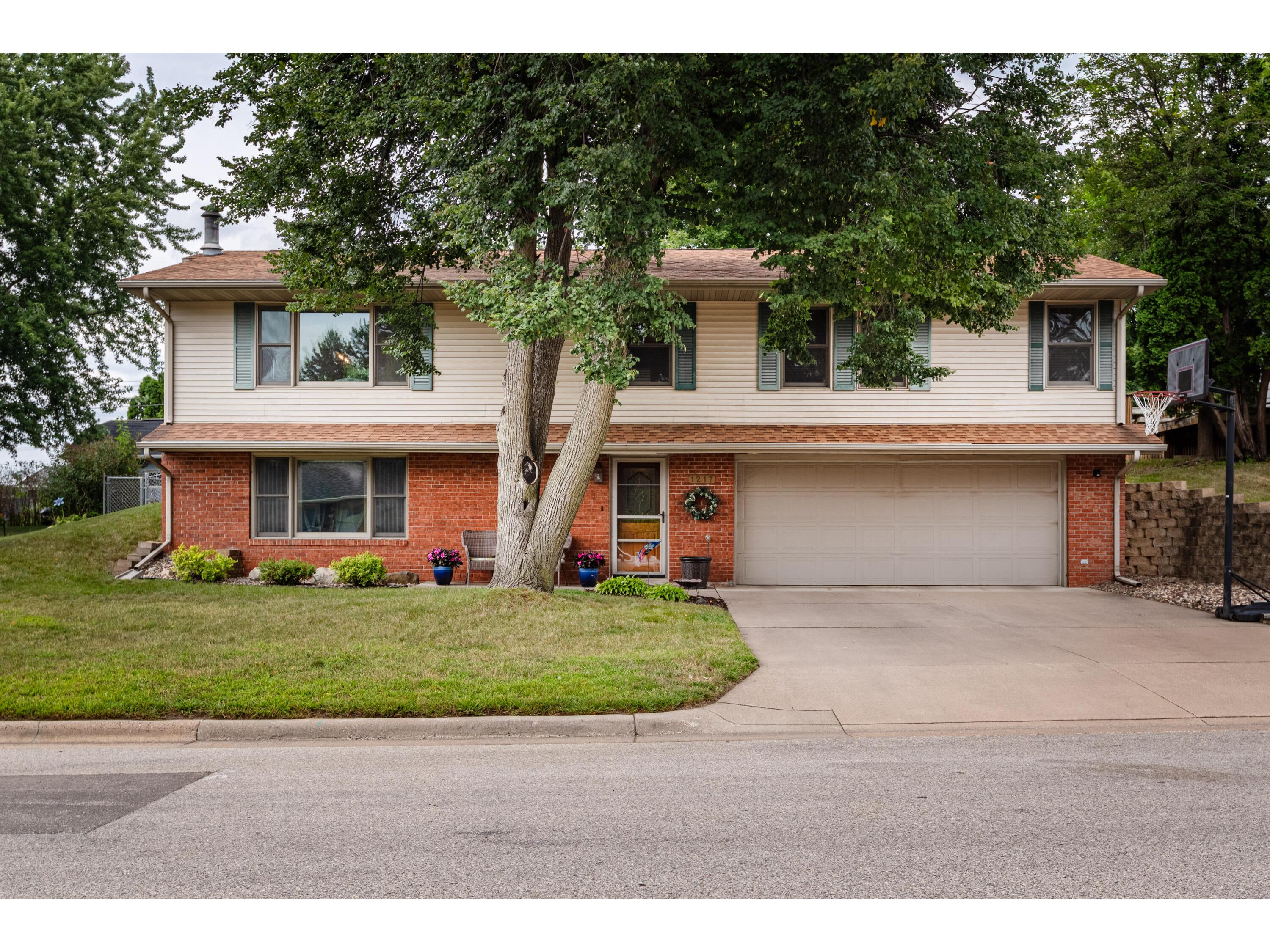 1217 Rosewood Onalaska WI 54650 1887919 image1