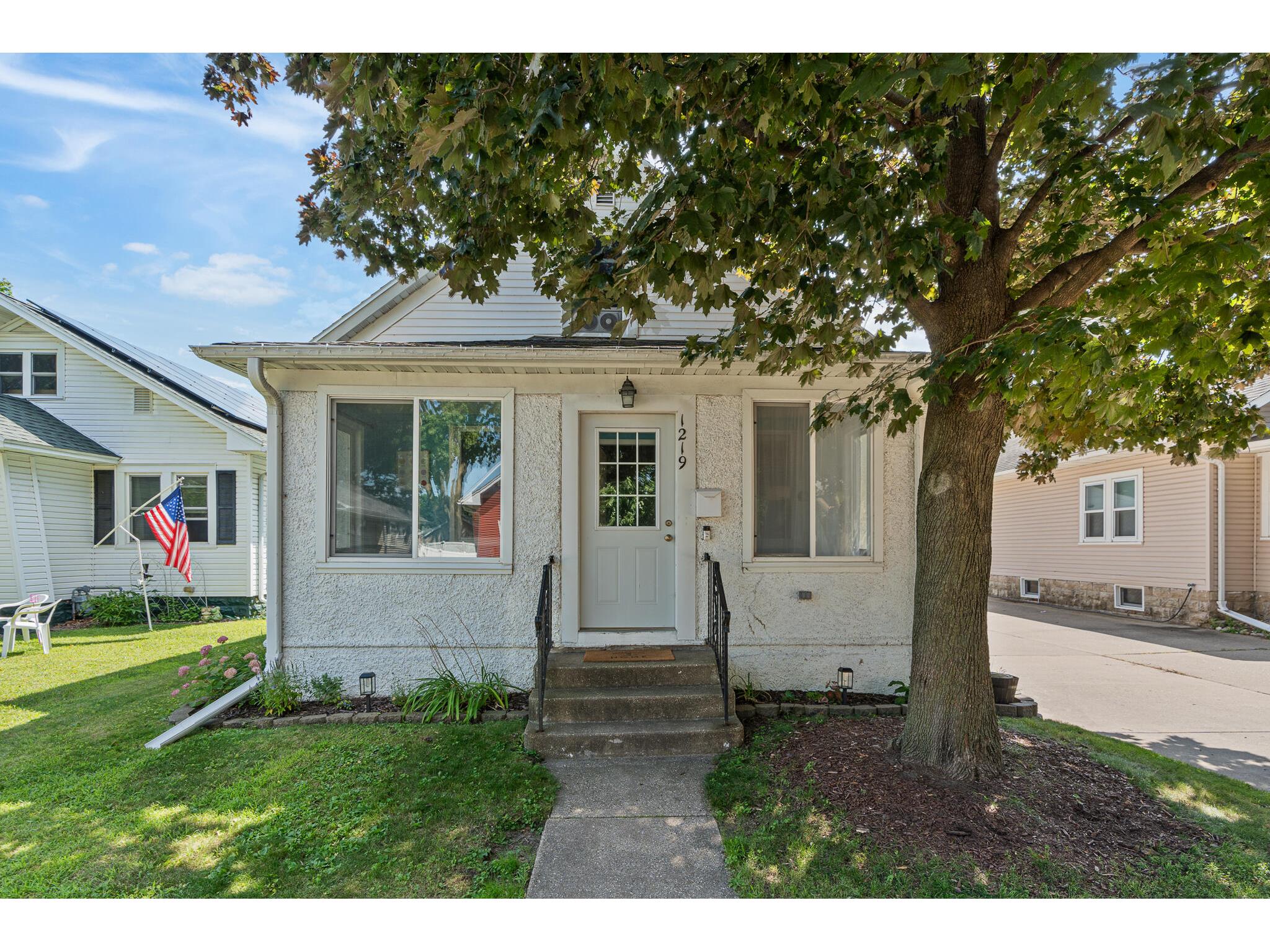 1219 East La Crosse WI 54601 1927940 image1