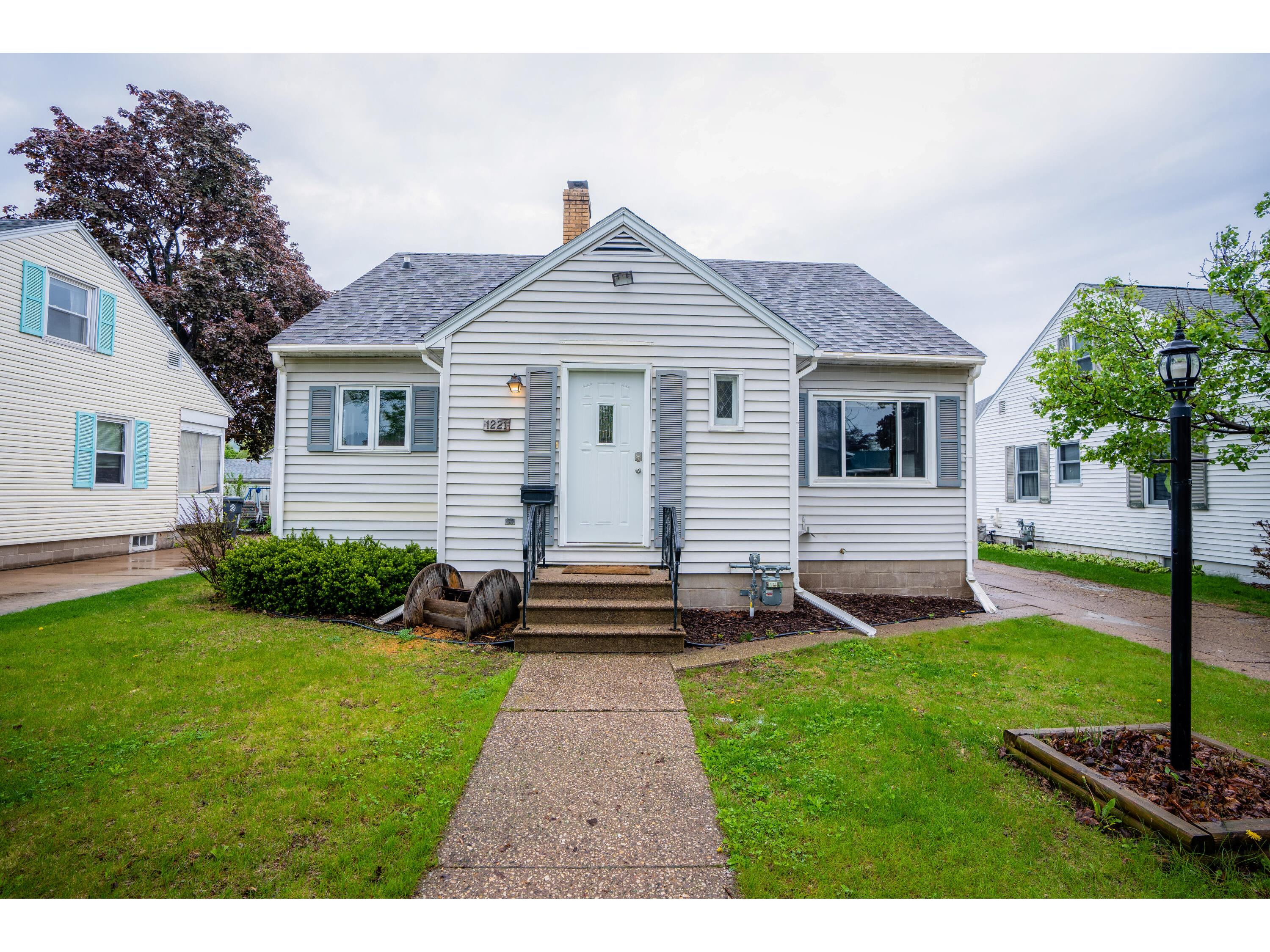 1221 Bluff La Crosse WI 54601 1834350 image1