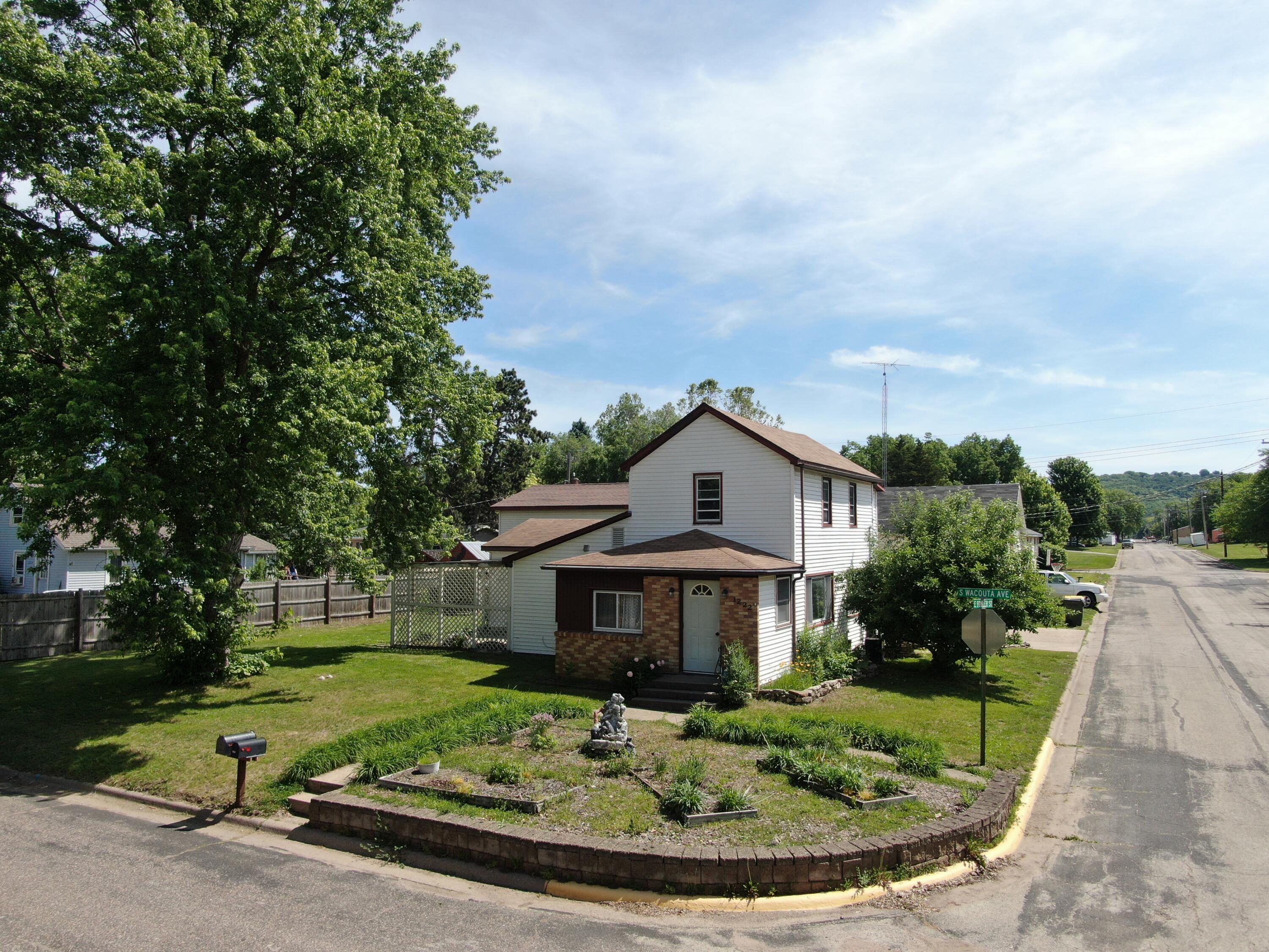 1222 S Wacouta Prairie Du Chien WI 53821 1964856 image1