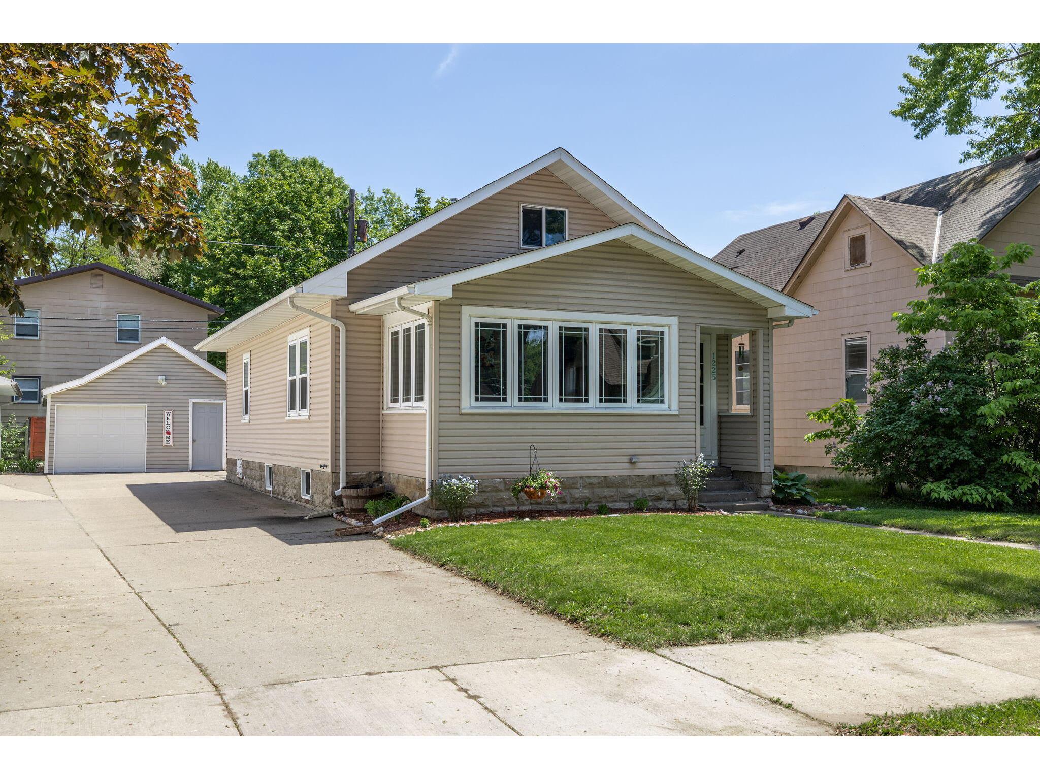 1225 East La Crosse WI 54601 1875567 image1