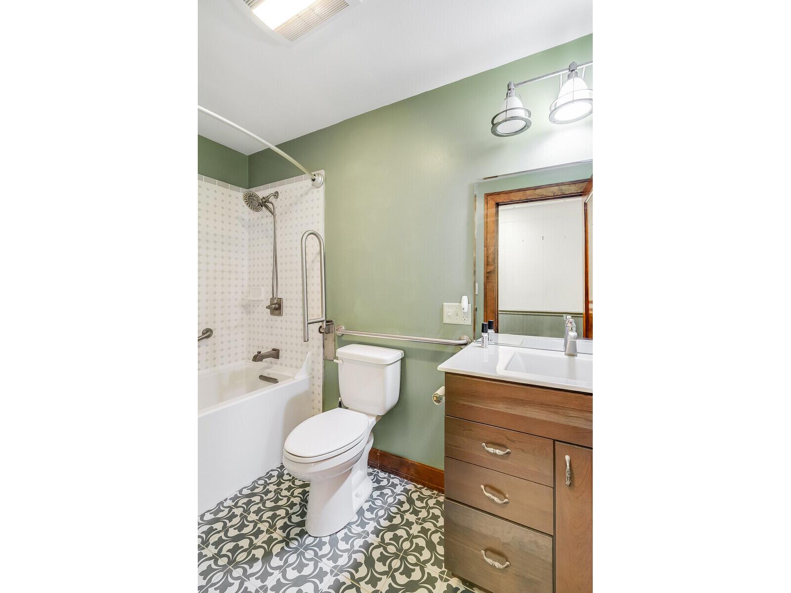 123 Hamilton West Salem WI 54669 1948683 image15
