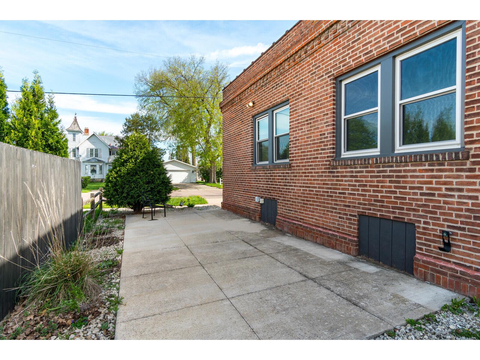123 Hamilton West Salem WI 54669 1948683 image24