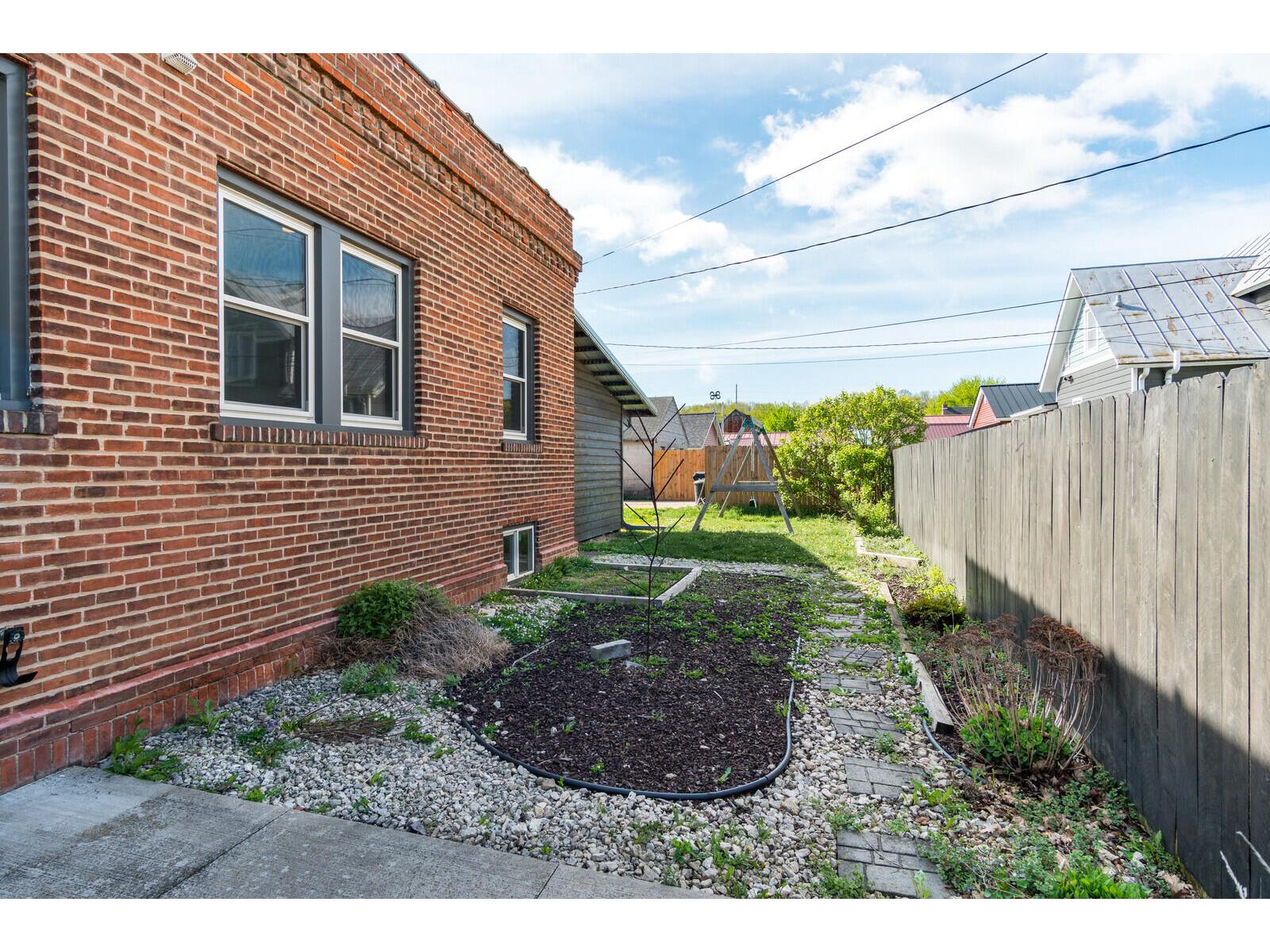 123 Hamilton West Salem WI 54669 1948683 image25