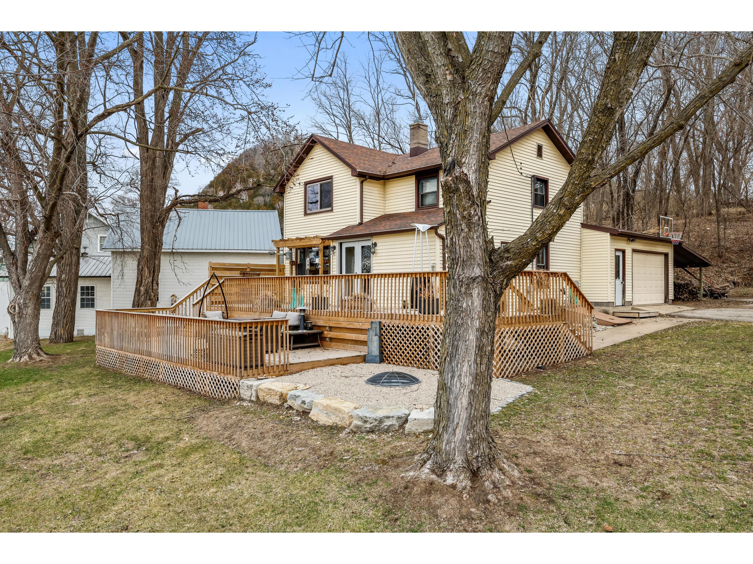 123 Main Genoa WI 54632 1955580 image1
