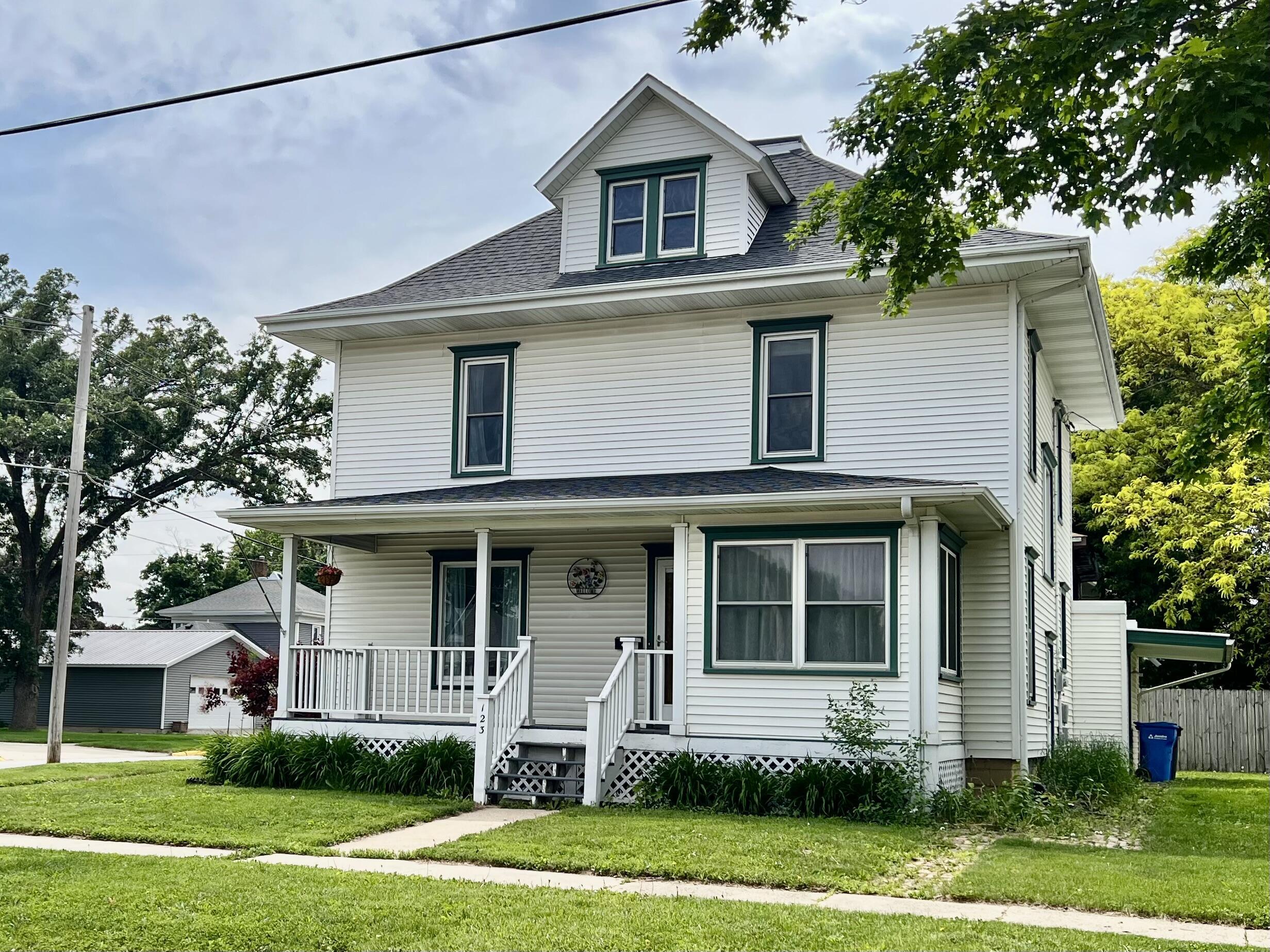 123 S Locust New Hampton IA 50659 1921556 image1