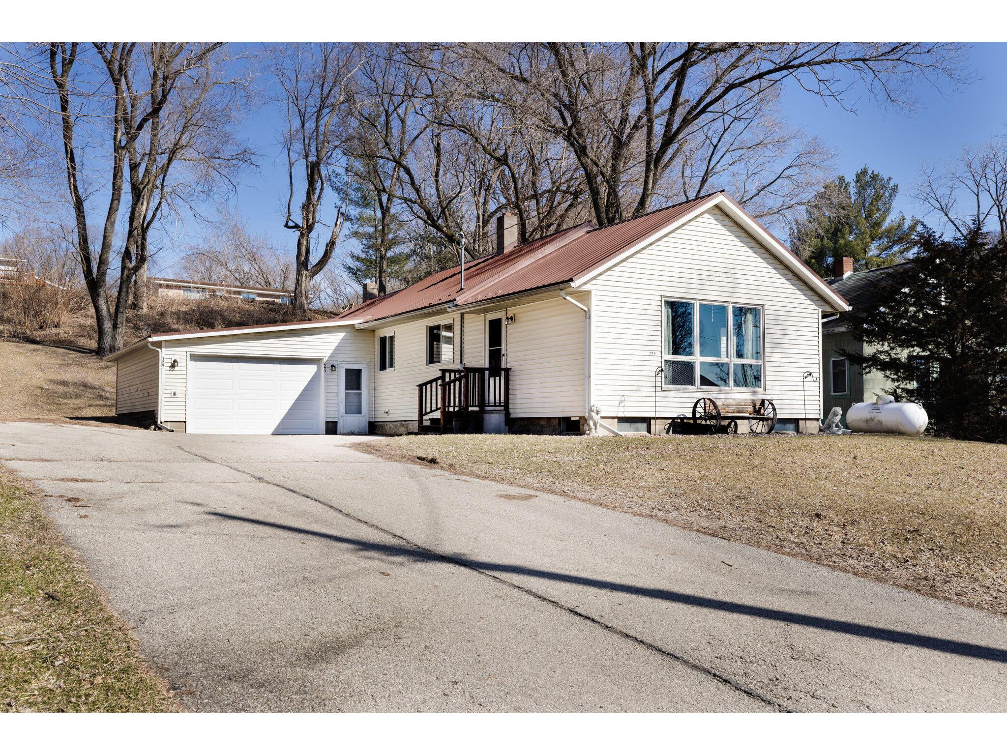 125 Main Genoa WI 54632 1828683 image1