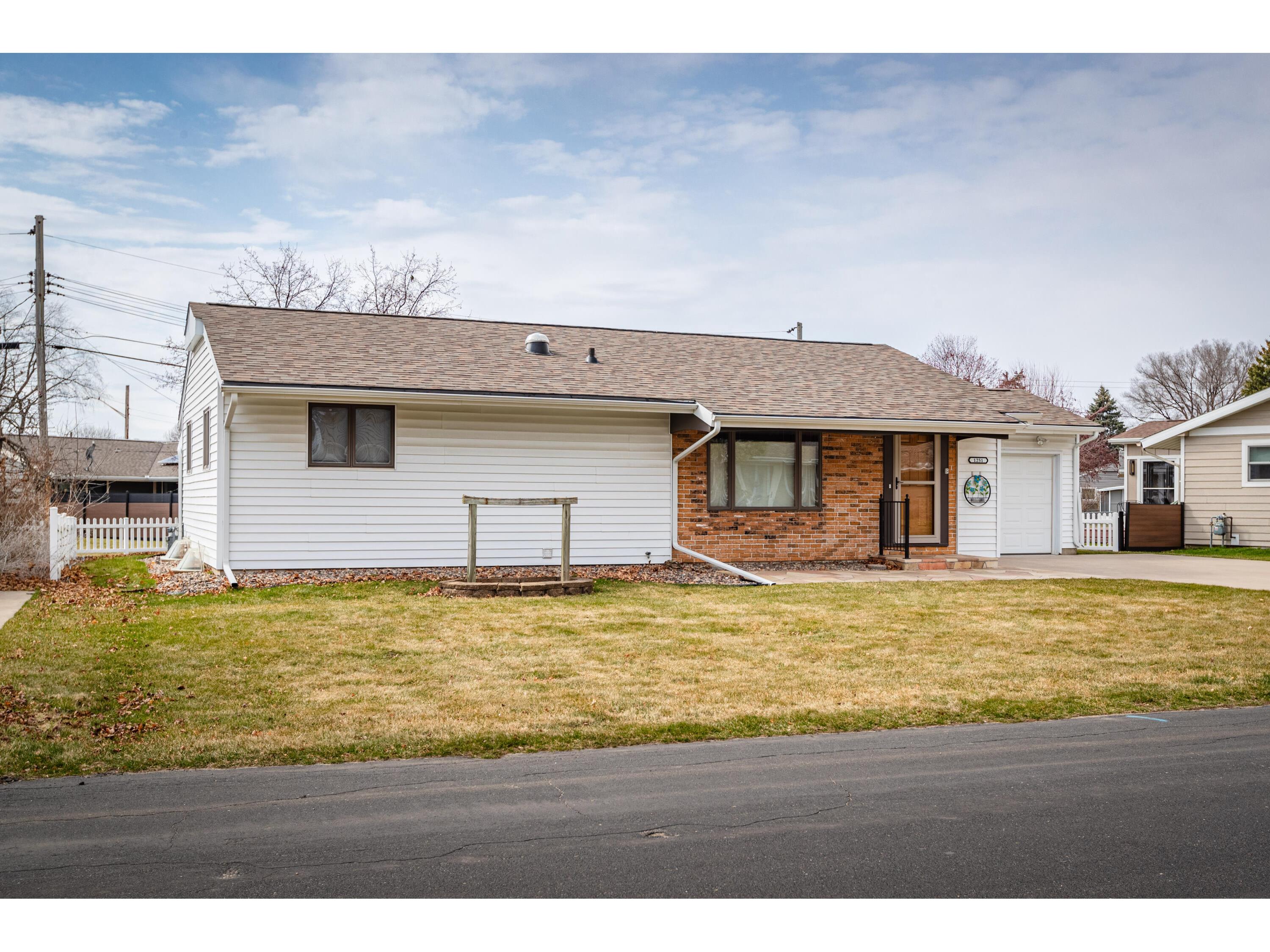 1251 Shorewood Shelby WI 54601 1868657 image1