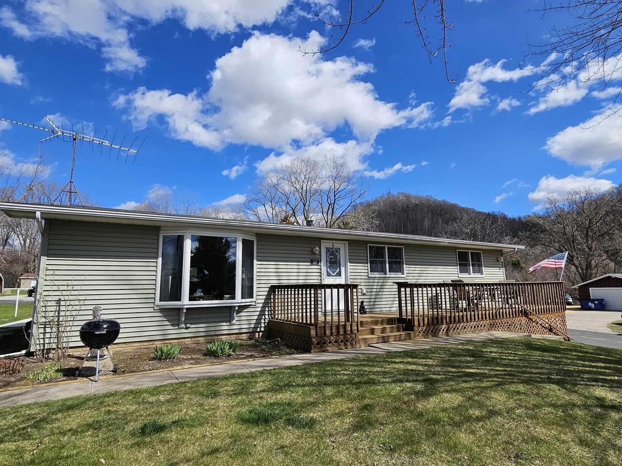 127 Malin Genoa WI 54632 1884676 image1