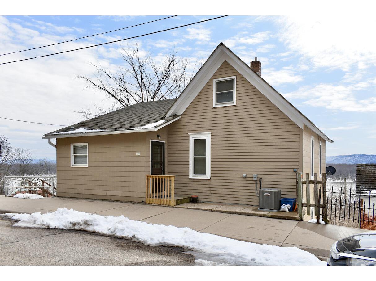 129 S Hill Fountain City WI 54629 1828361 image1