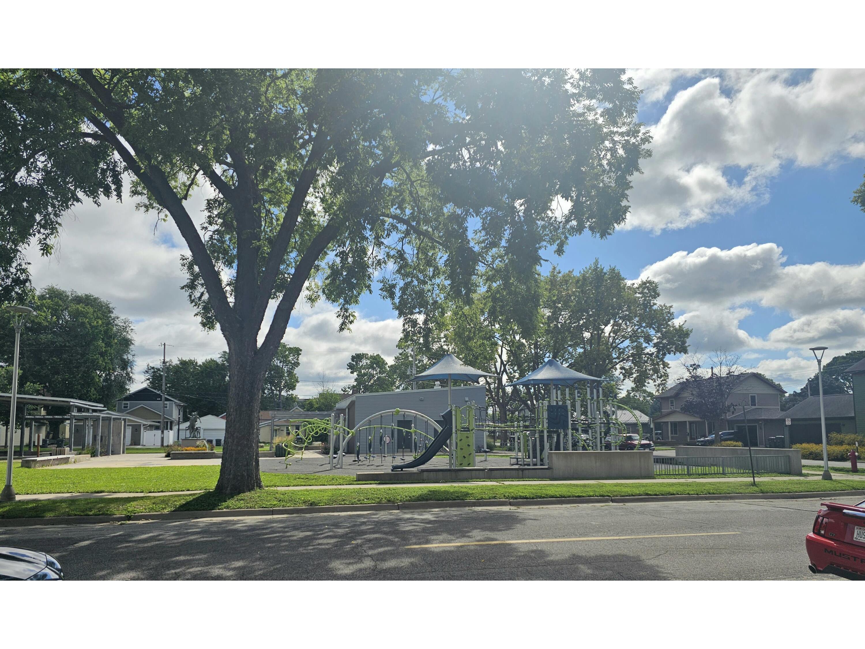 1322 5th La Crosse WI 54601 1932781 image7