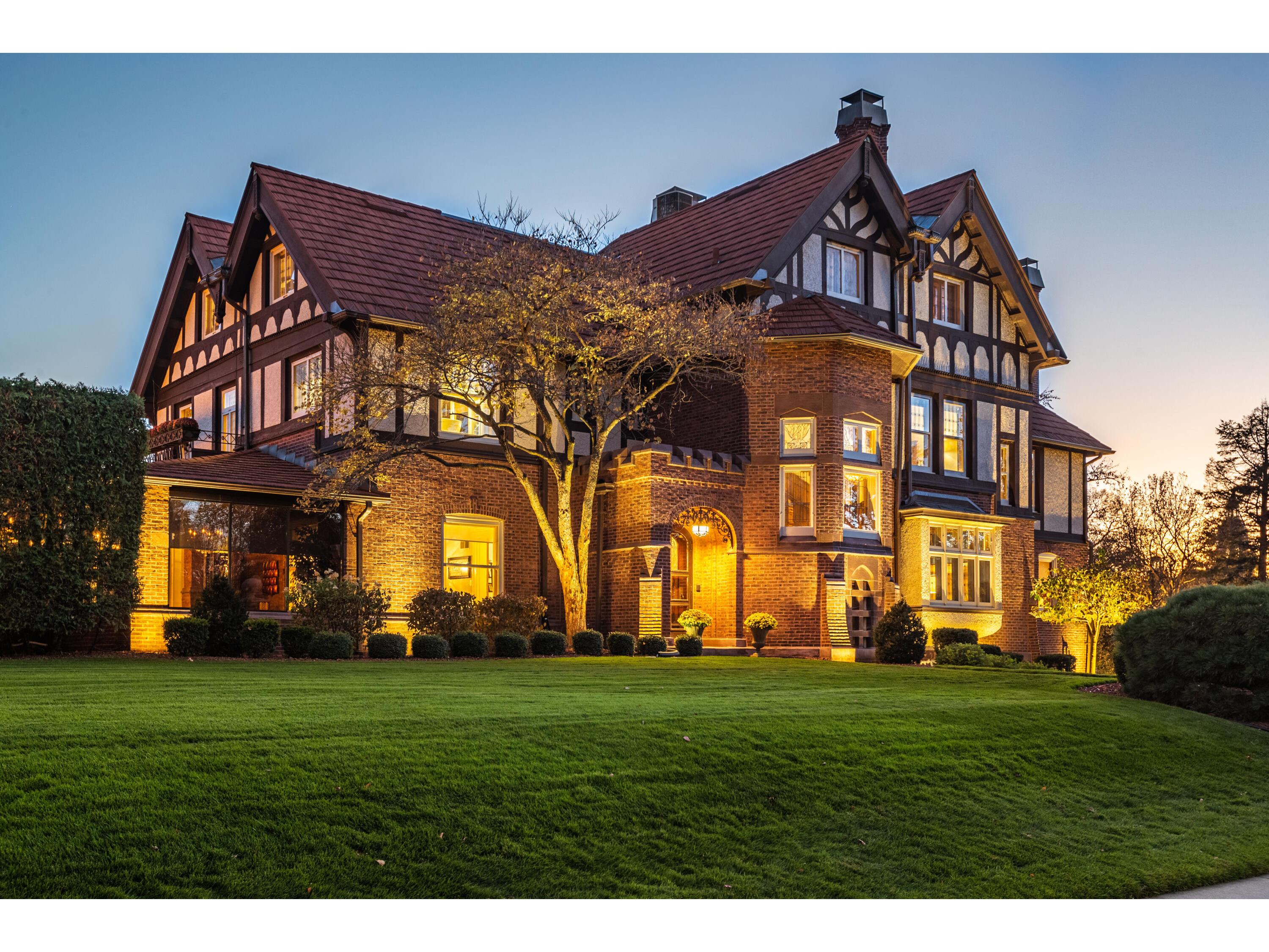 1326 Cass La Crosse WI 54601 1915768 image1