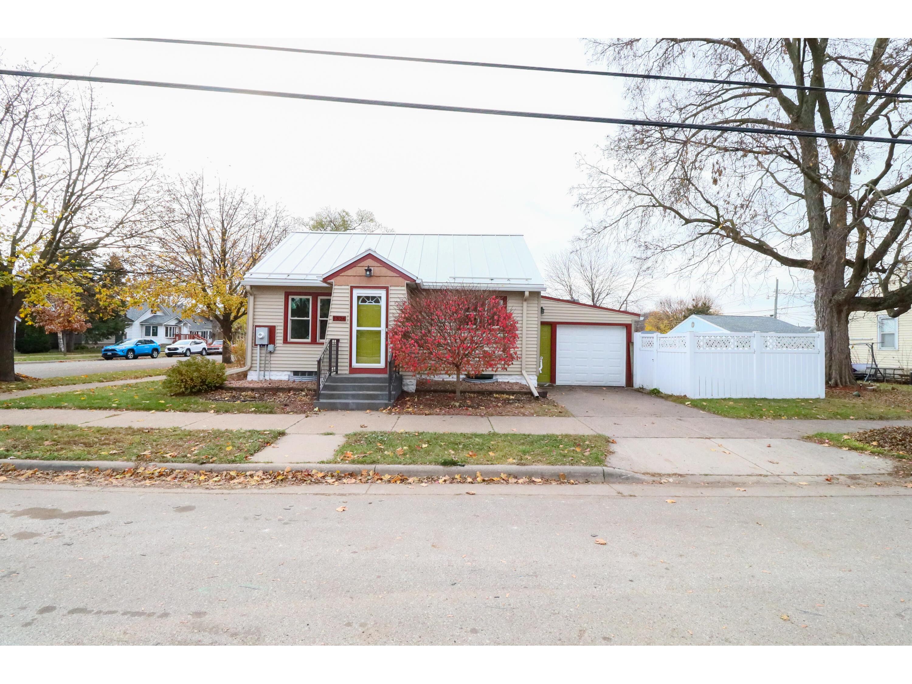 1326 Moore La Crosse WI 54603 1899270 image1