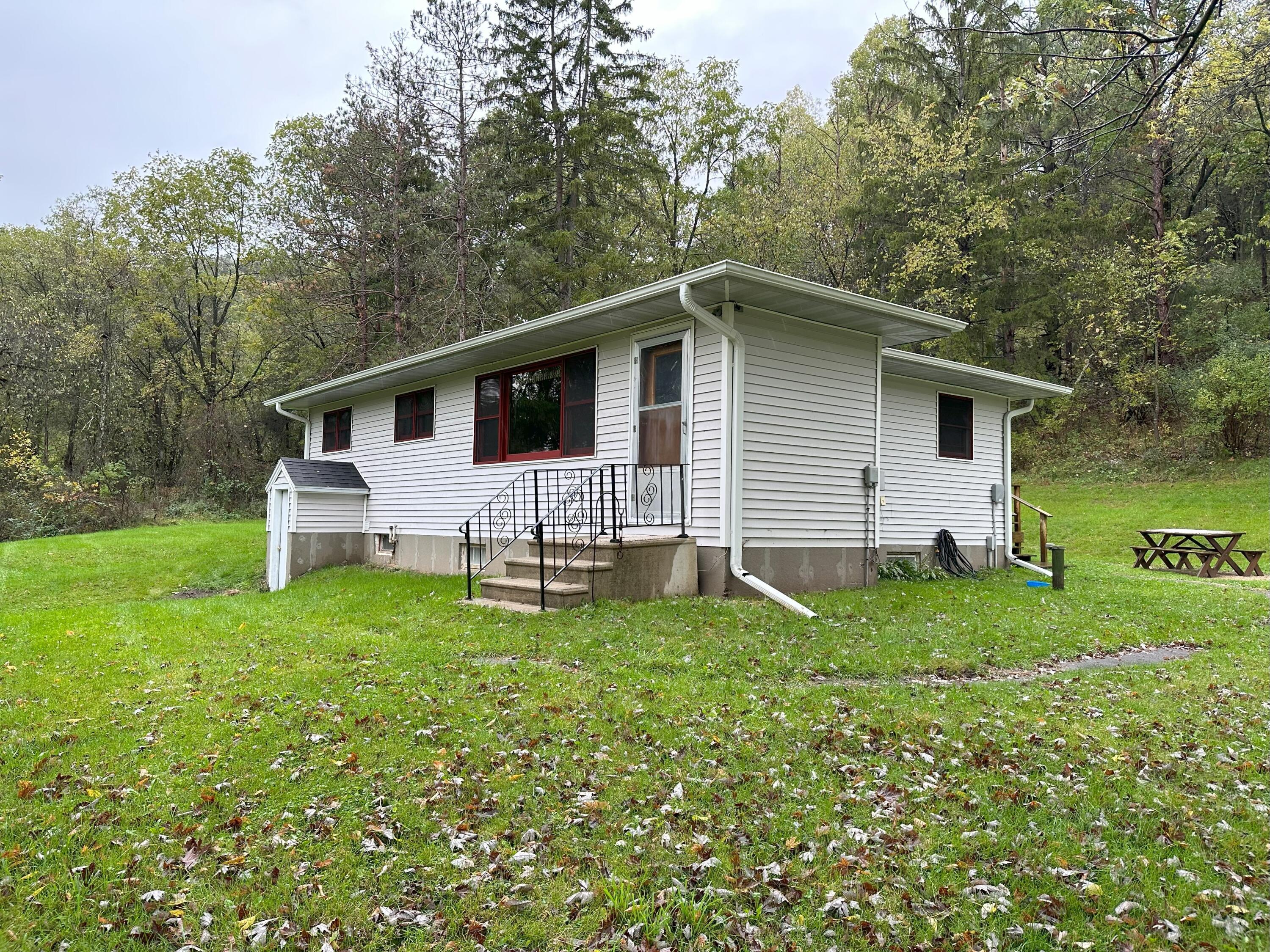 135 N Ridge Coon Valley WI 54623 1854280 image1